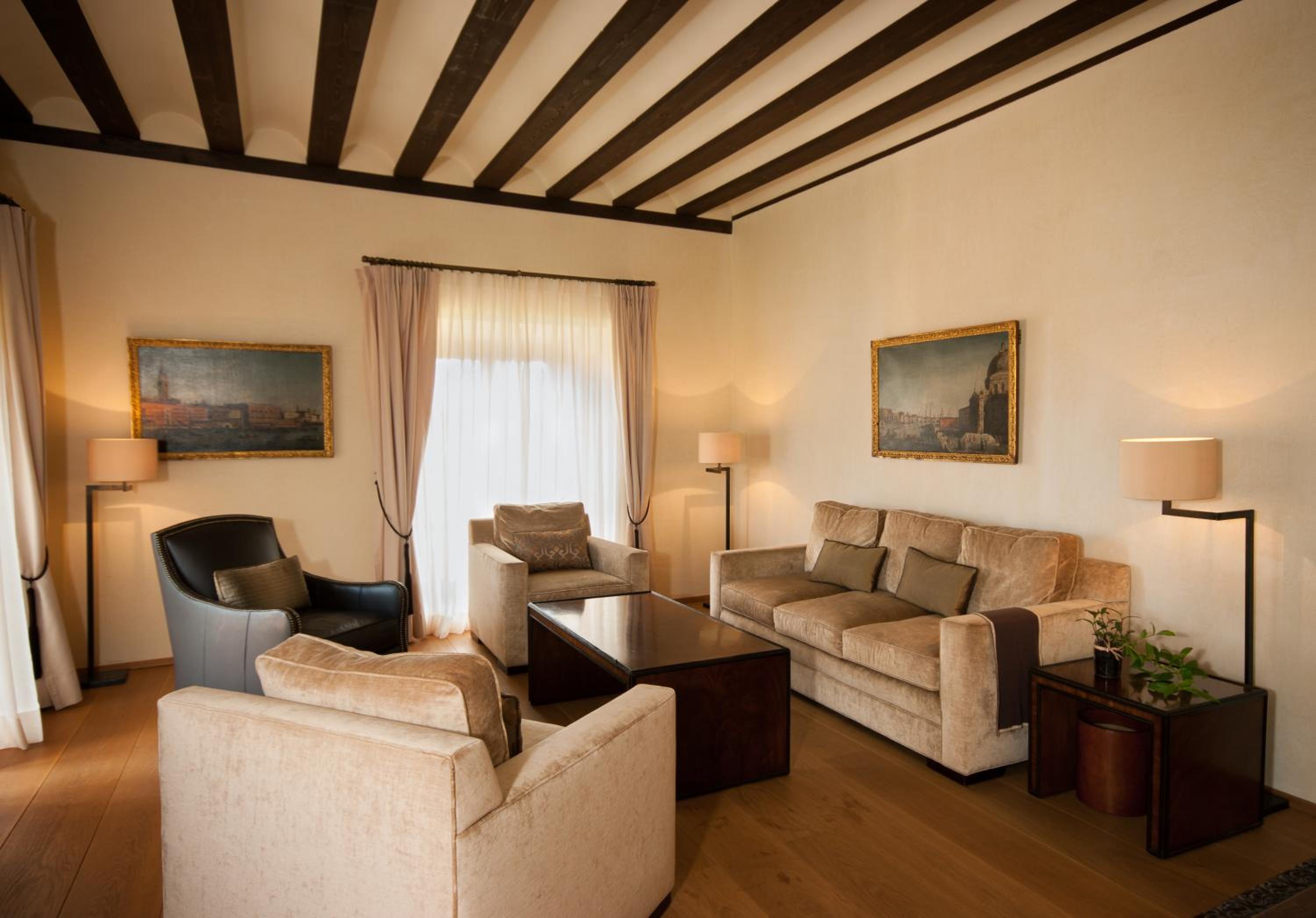 Deluxe Suite with Spa Access  photo 2