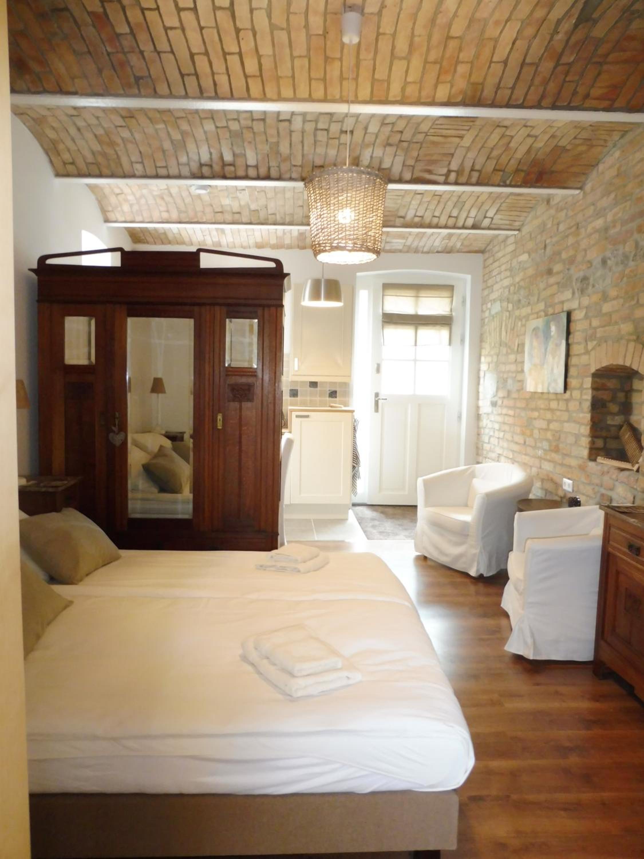 Double Room with Private Bathroom photo 3
