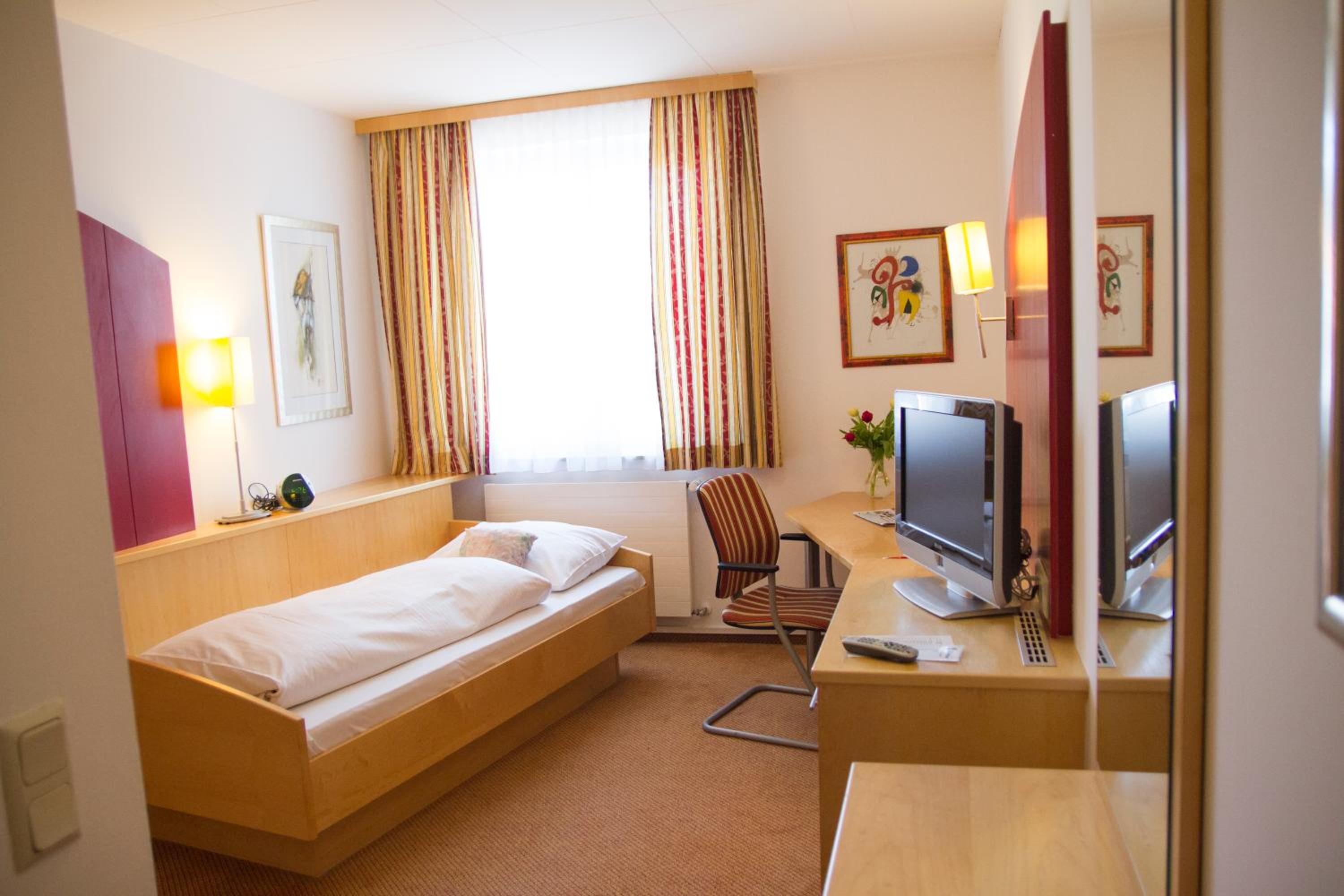 Single Room photo 3