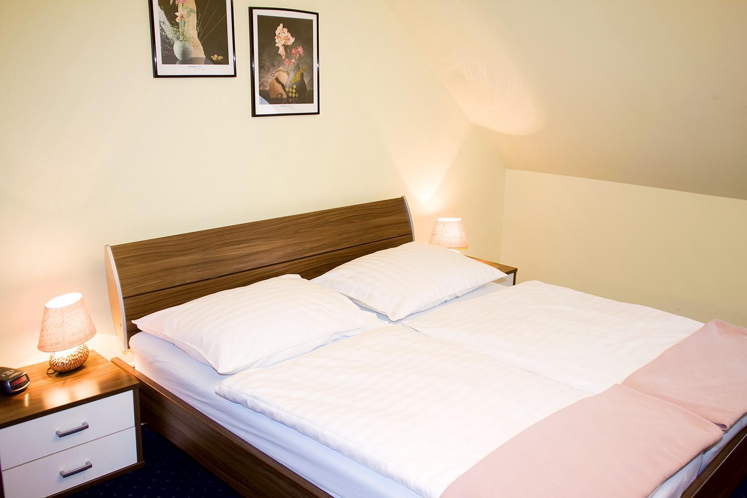 Double Room with Sofa Bed - Photo 7
