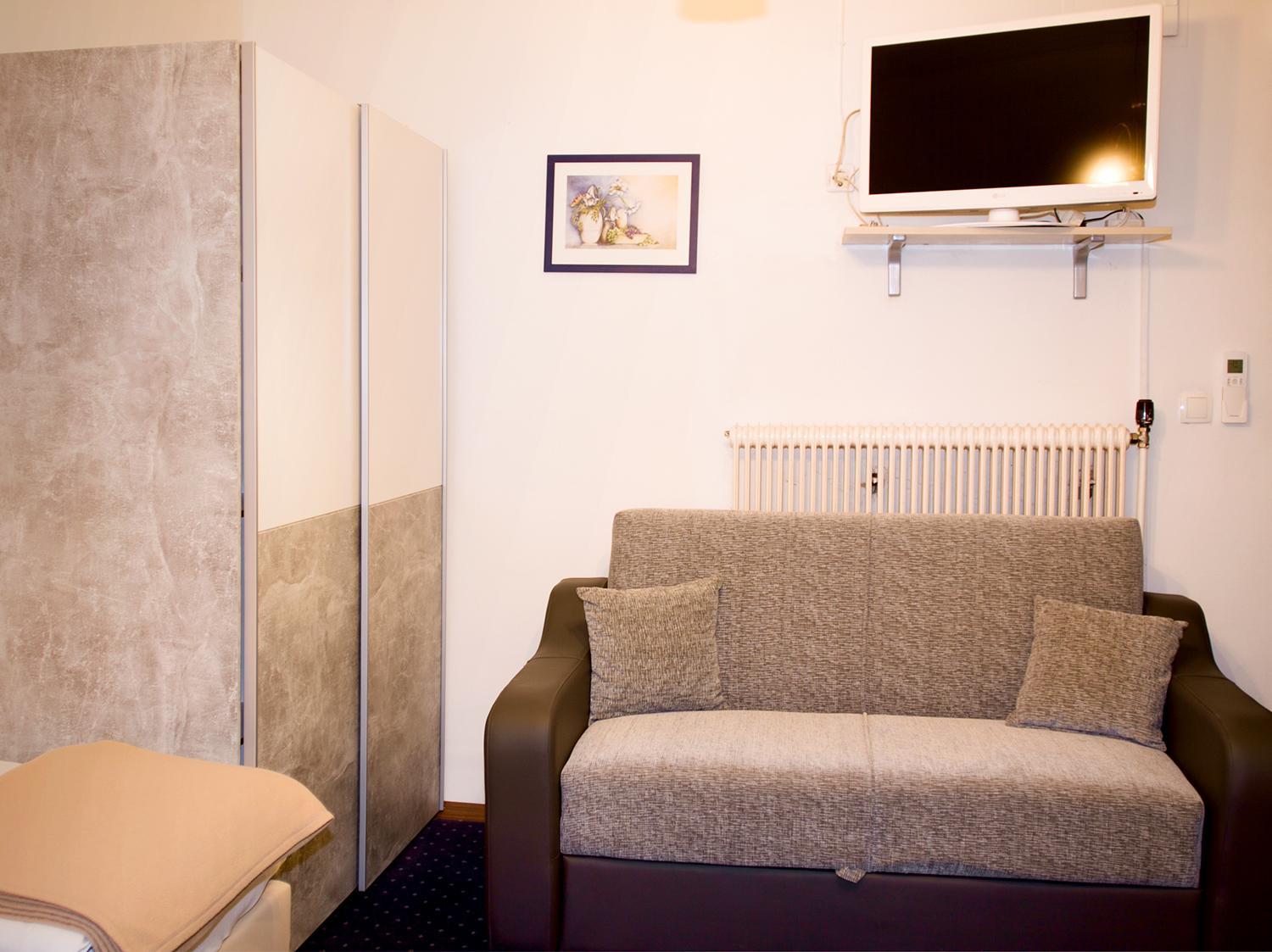Double Room - Photo 16
