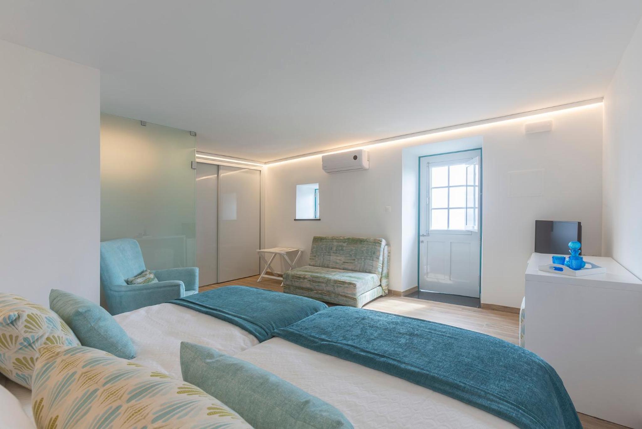 Superior King Room - Photo 3