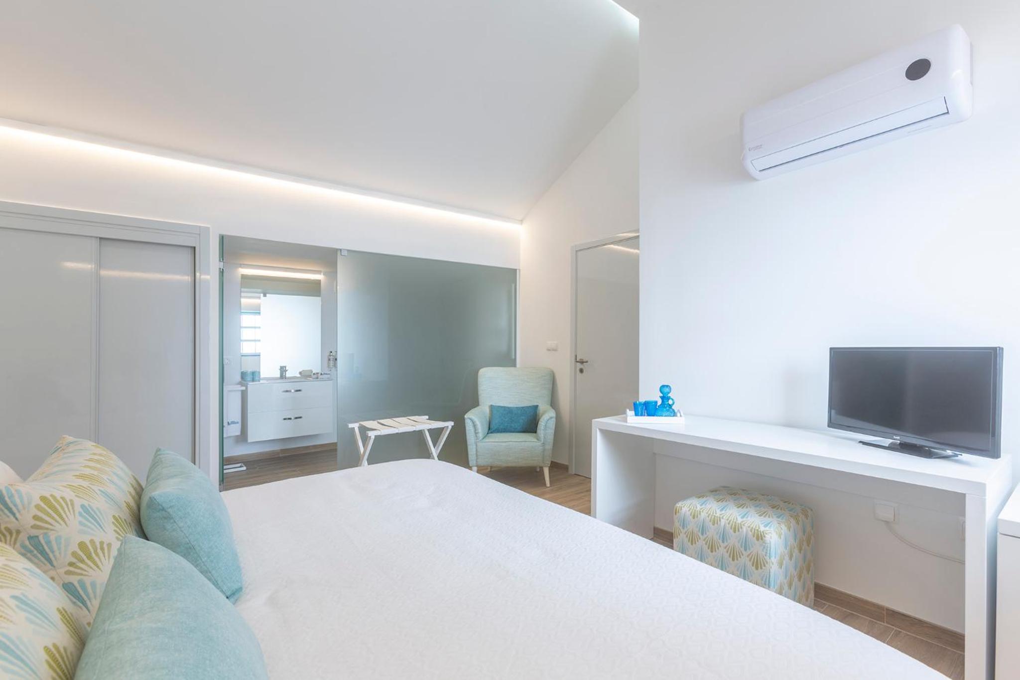 Standard King Room - Photo 2