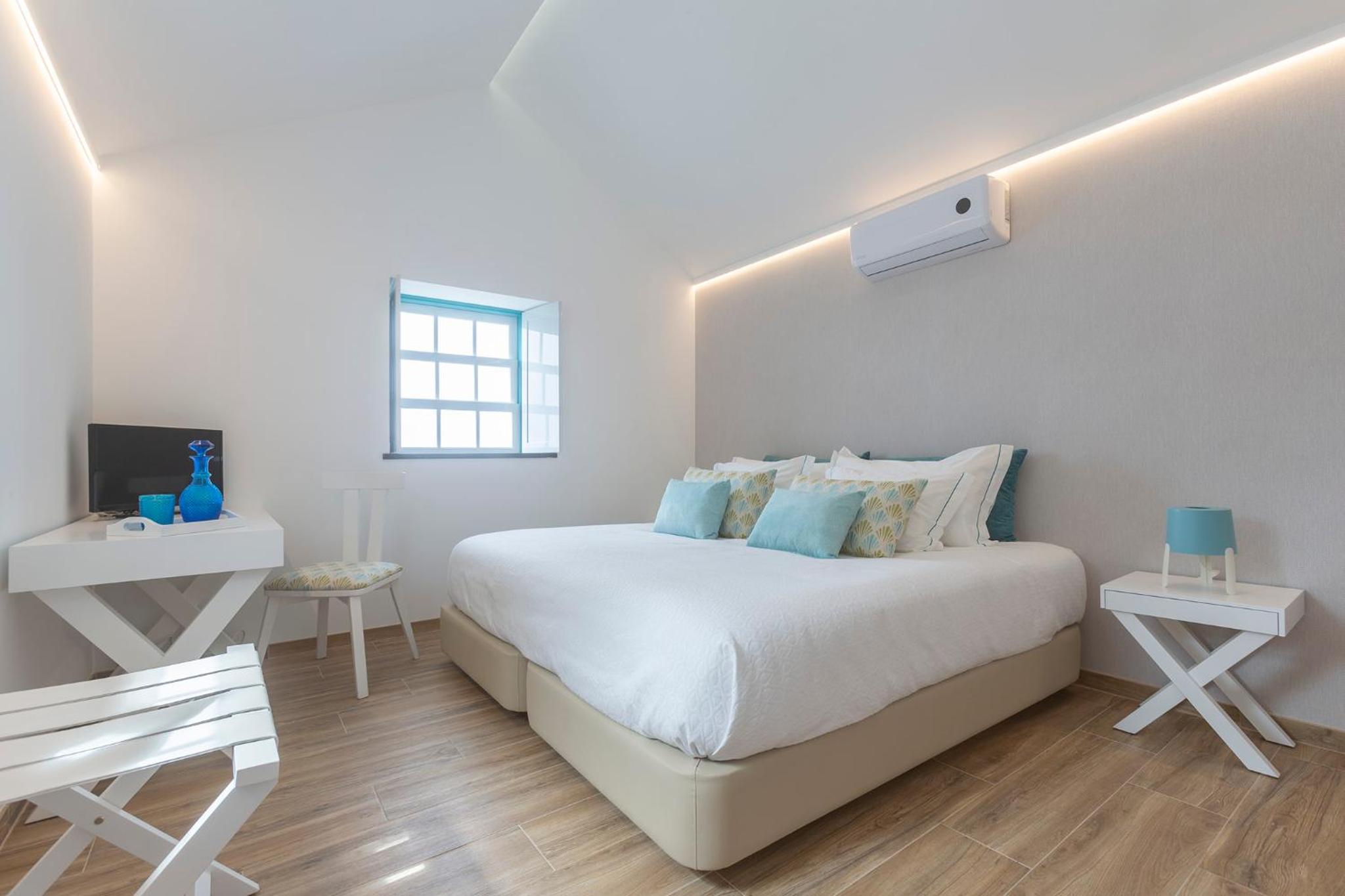Deluxe King Room - Photo 4
