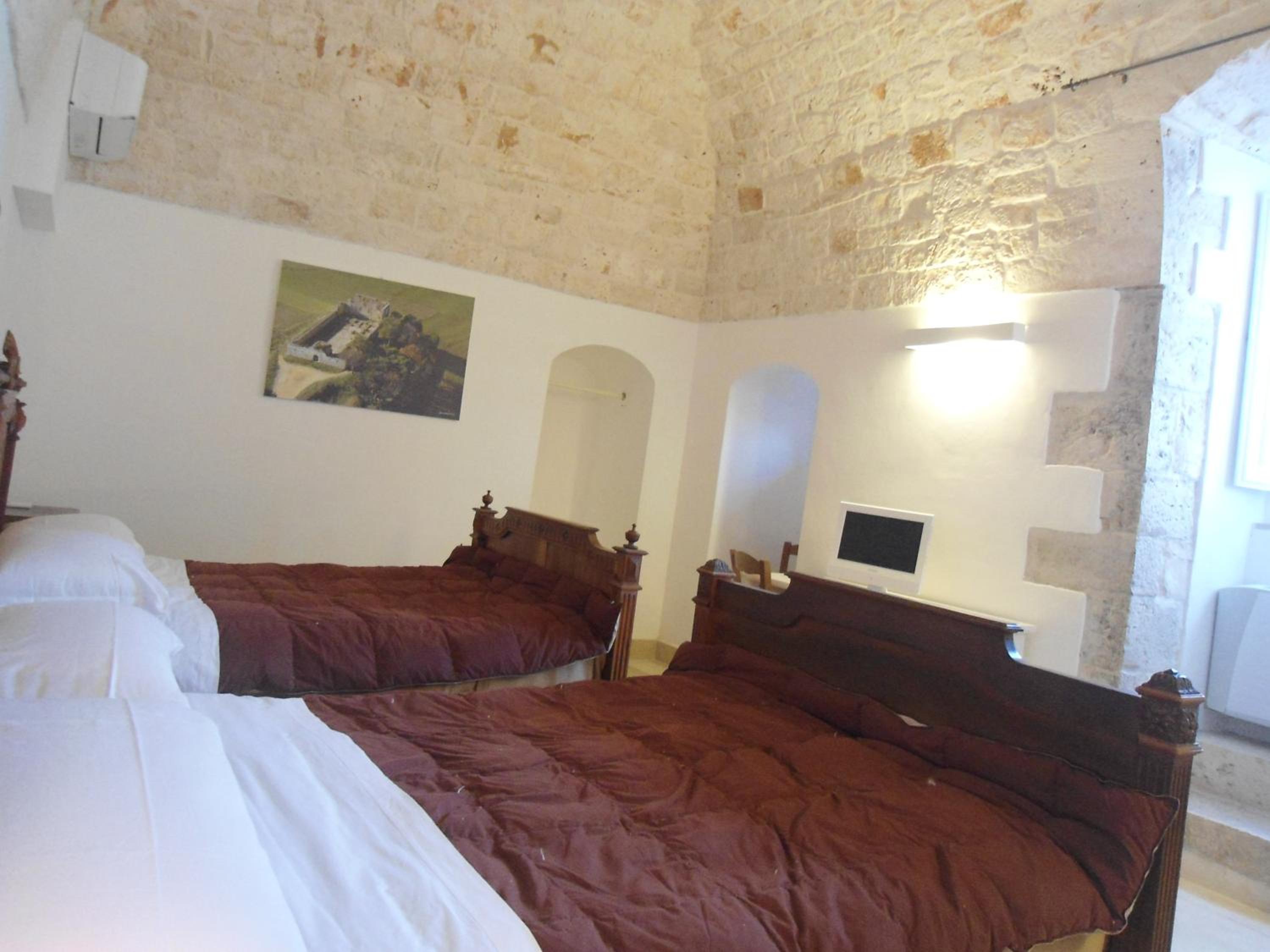 Two-Bedroom Apartment - Photo 3
