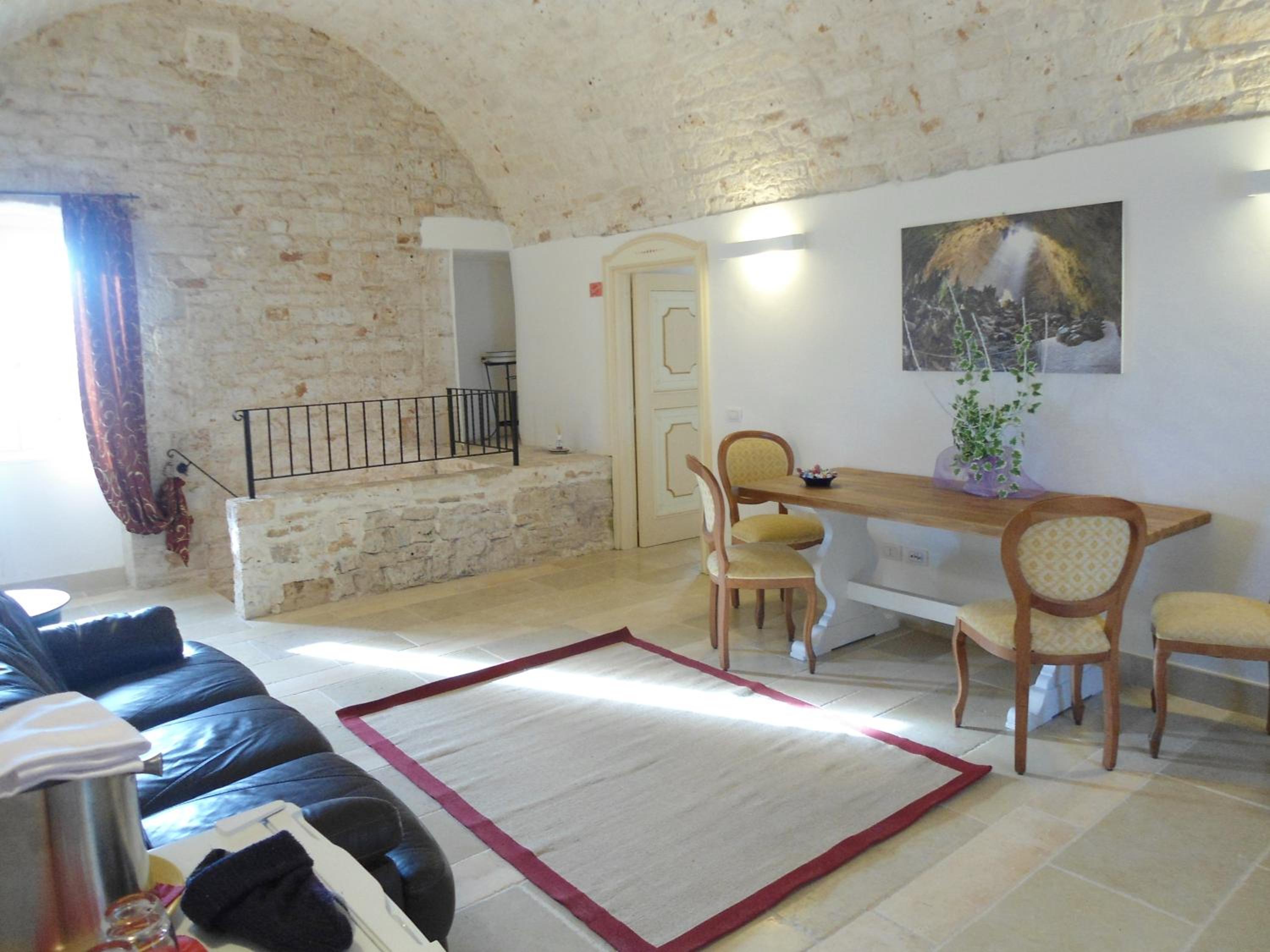 Two-Bedroom Apartment - Photo 16