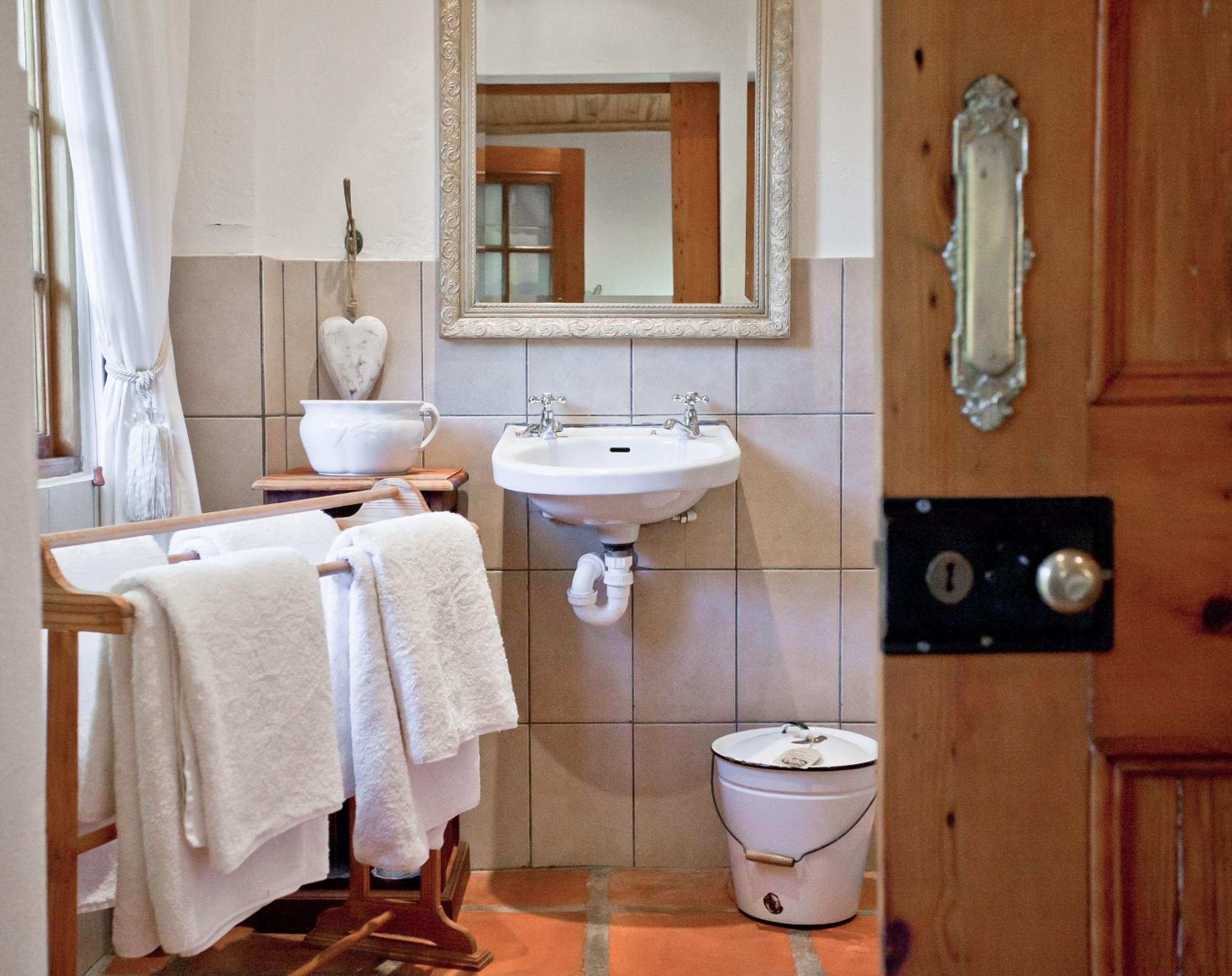 Double Room with Shower - Photo 3