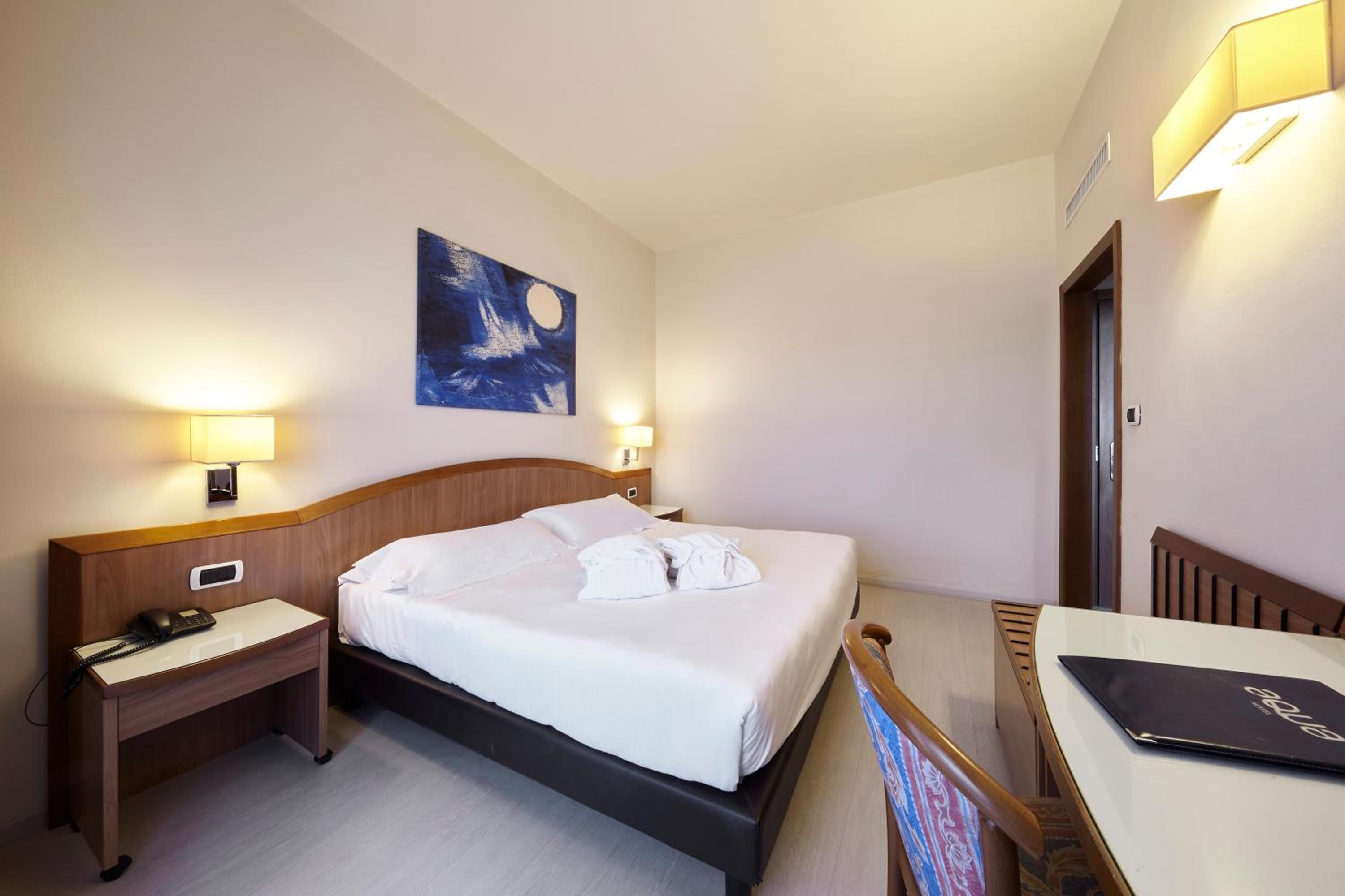 Double or Twin Room - Photo 4
