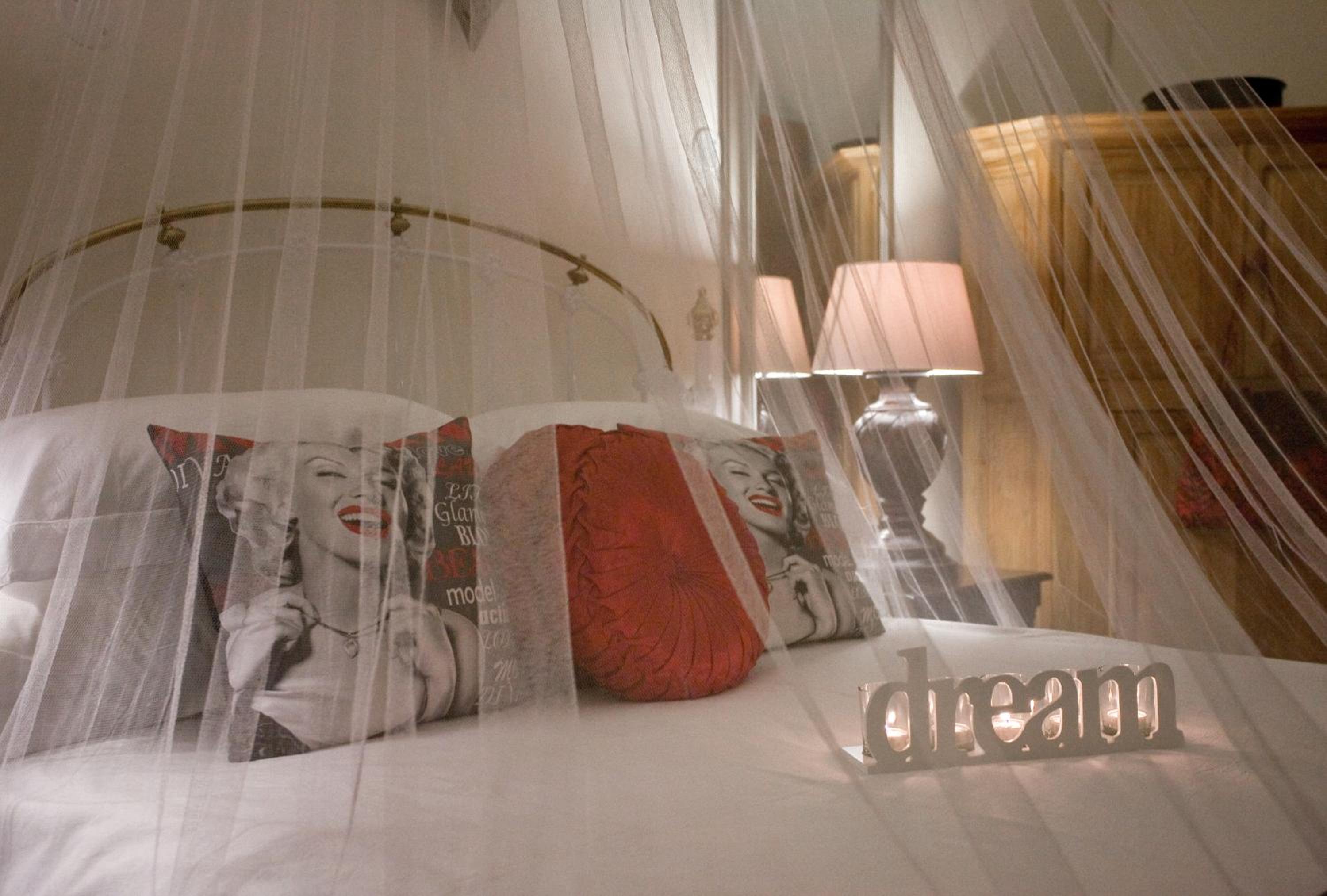 Double Room with Private External Bathroom - Photo 4