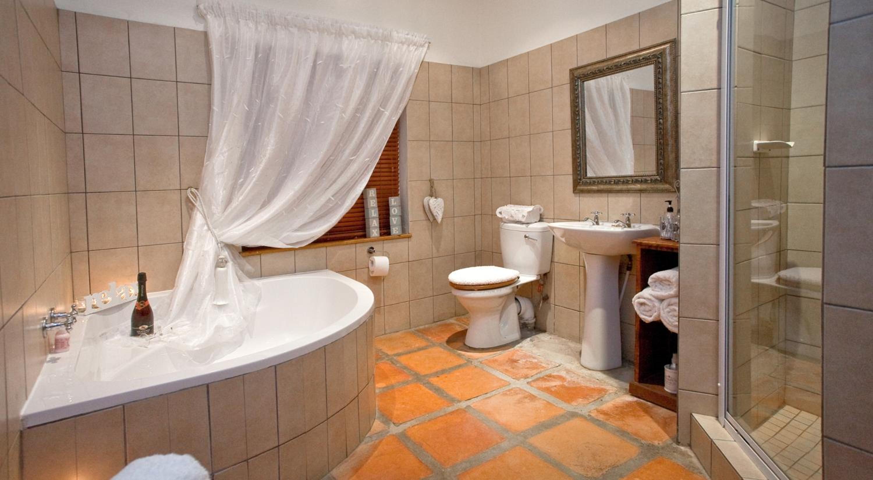 Double Room with Private External Bathroom - Photo 2