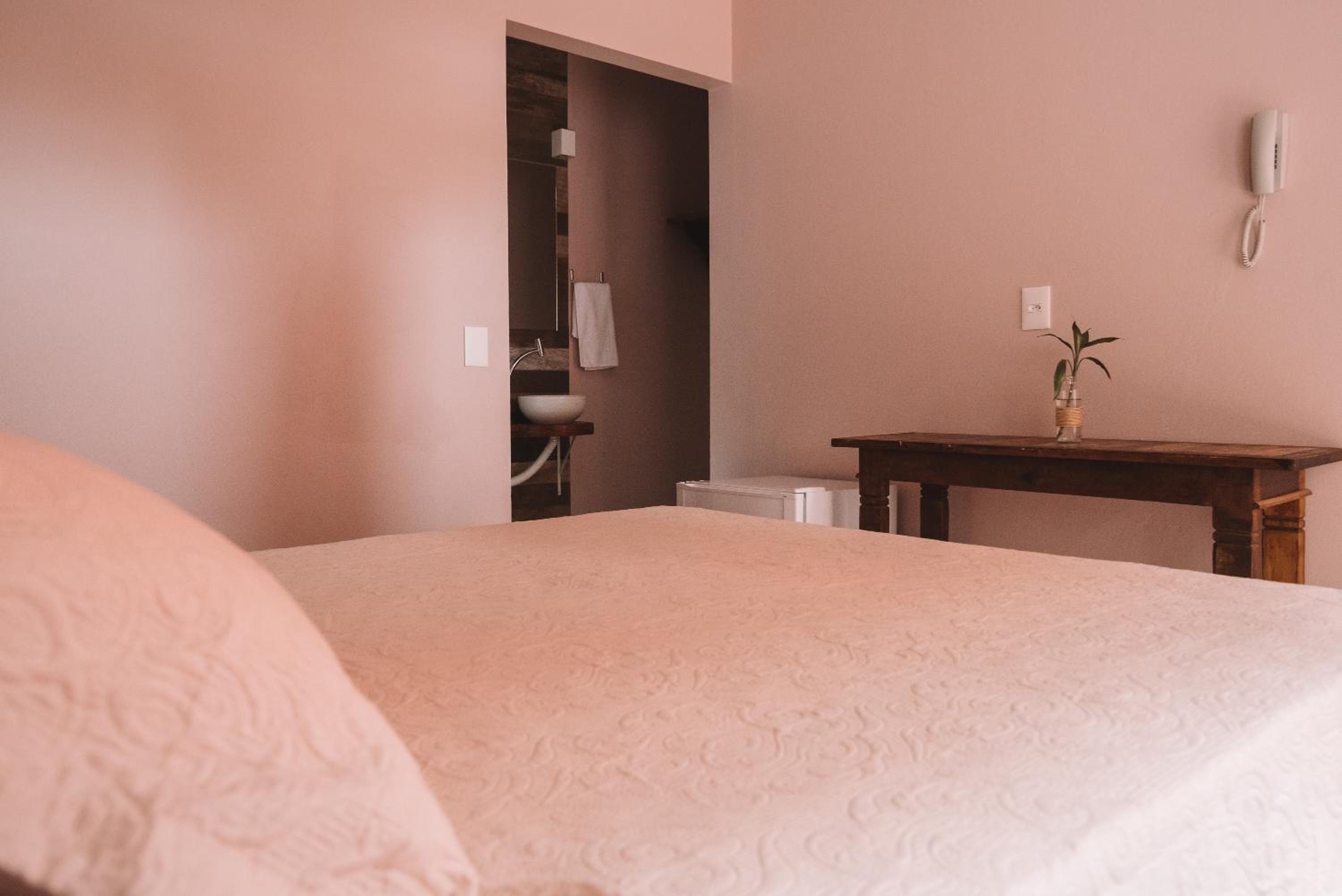 Queen Suite (no parking space) - Photo 1
