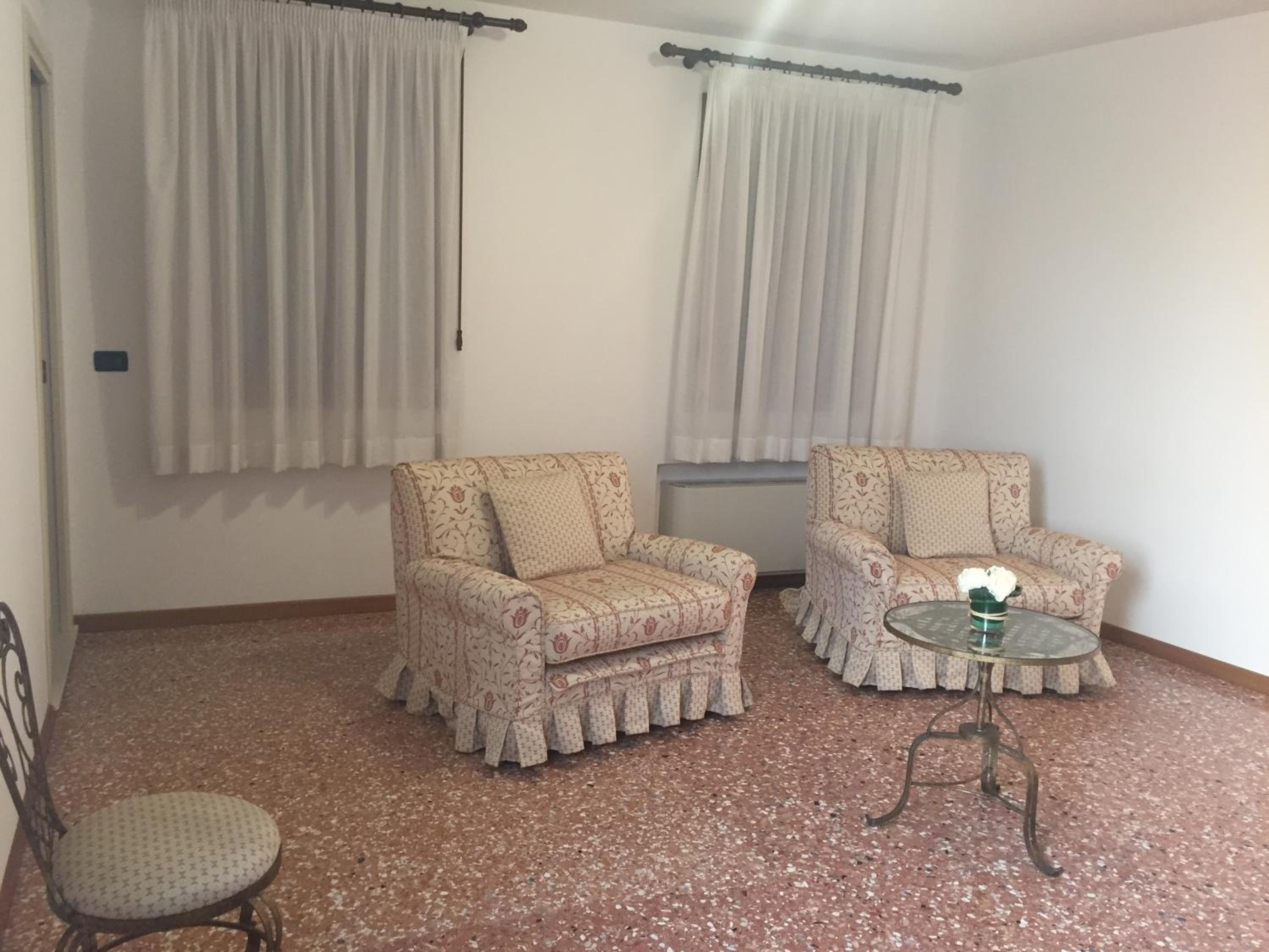 Deluxe Suite - Photo 2