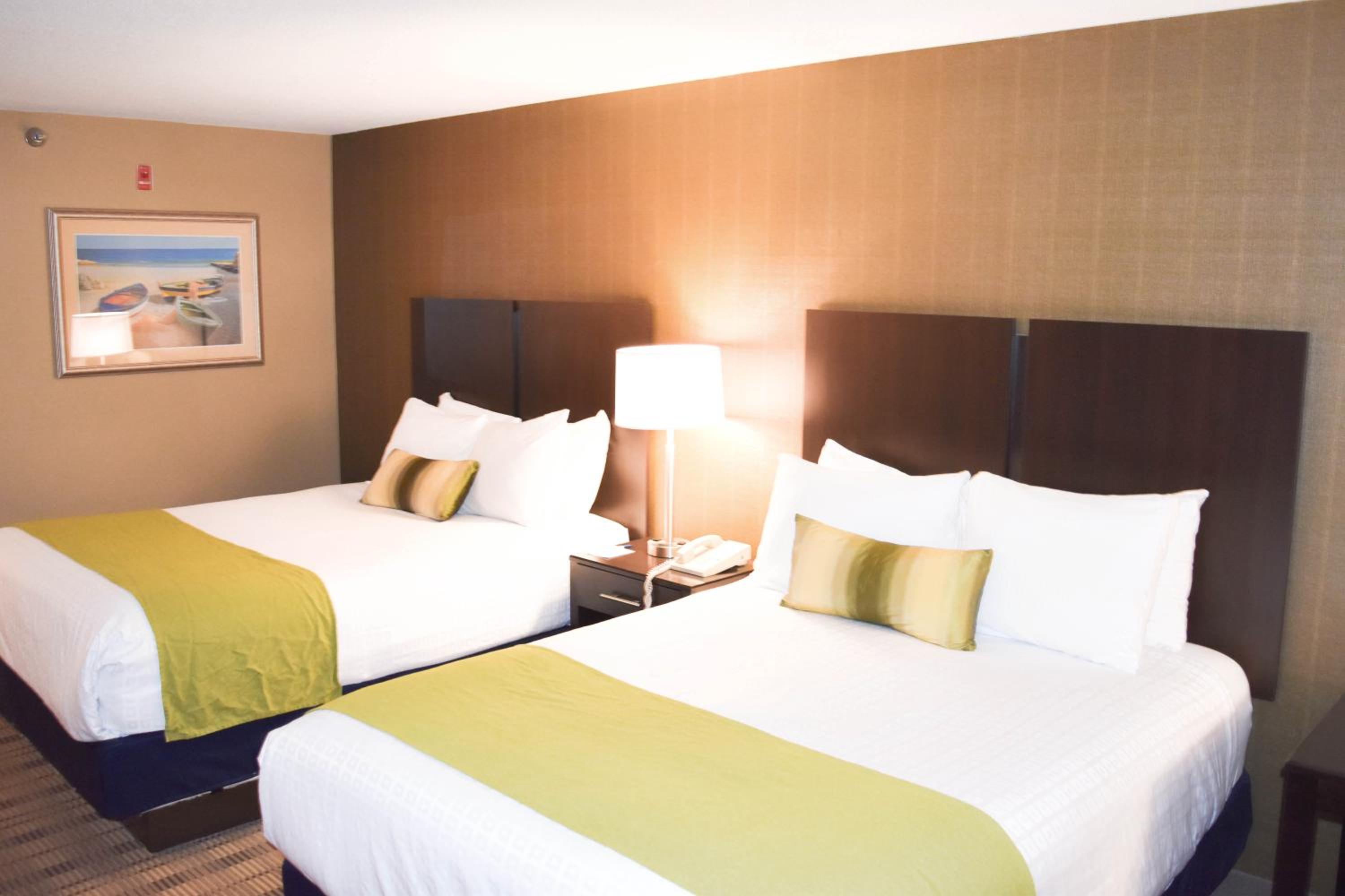 Suite with Two Queen Beds and Sofa Bed - Non-Smoking - Photo 7