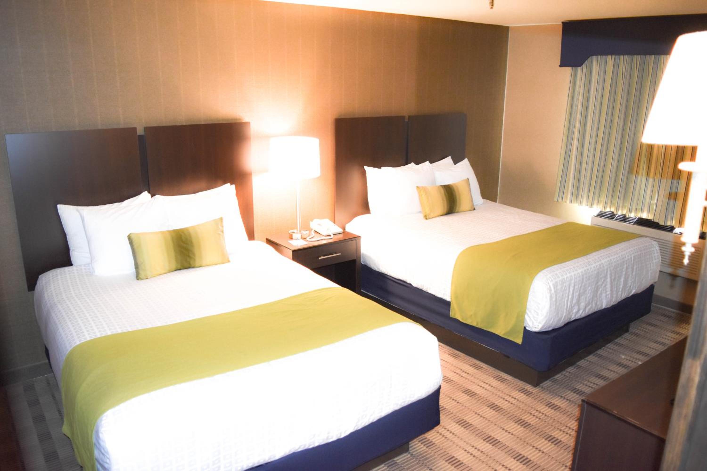 Queen Suite with Two Queen Beds - Non-Smoking - Photo 9