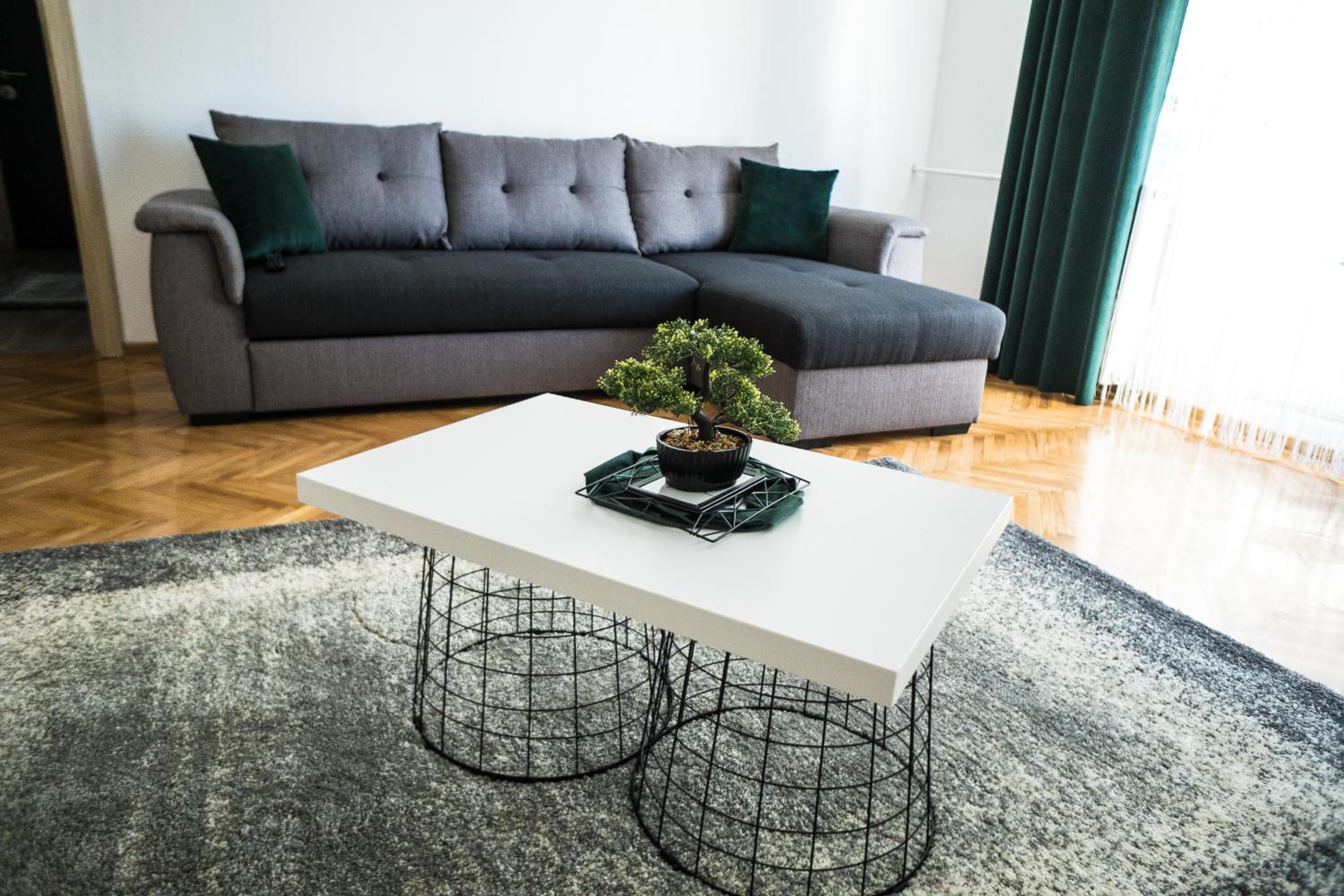 One-Bedroom Apartment - Photo 1