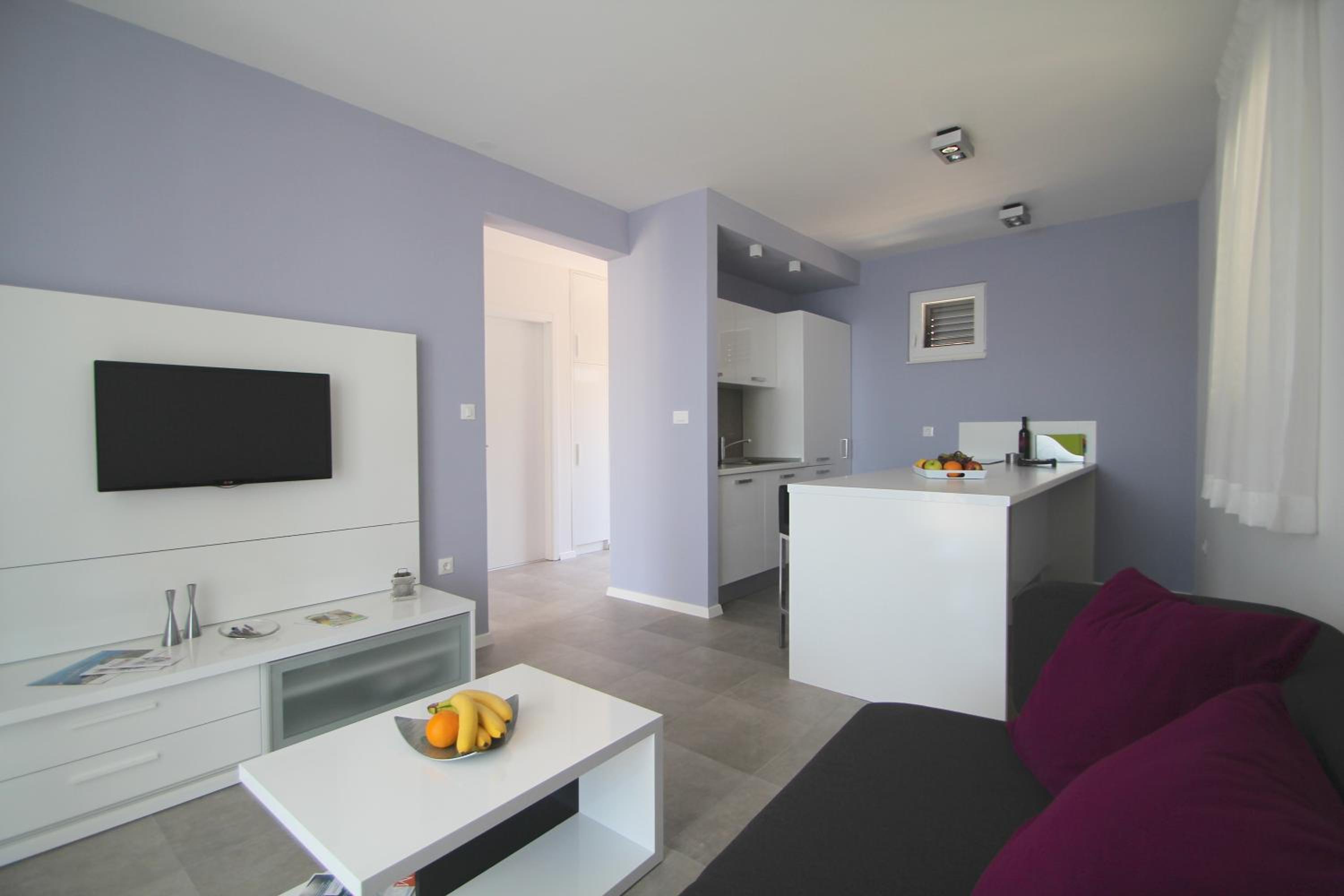 Comfort Two-Bedroom Apartment with Terrace and Sea View photo 3