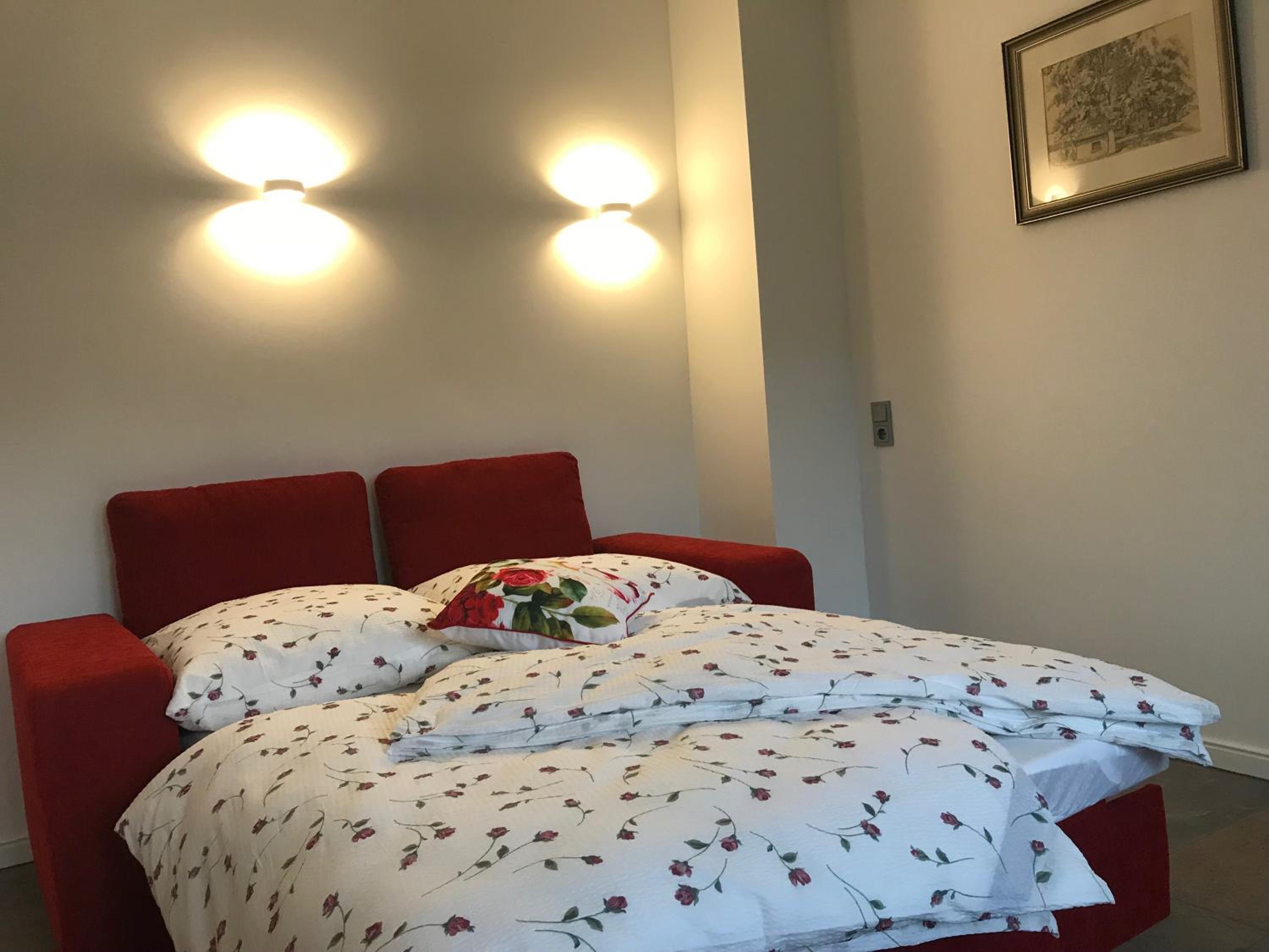 One-Bedroom Apartment - Photo 3