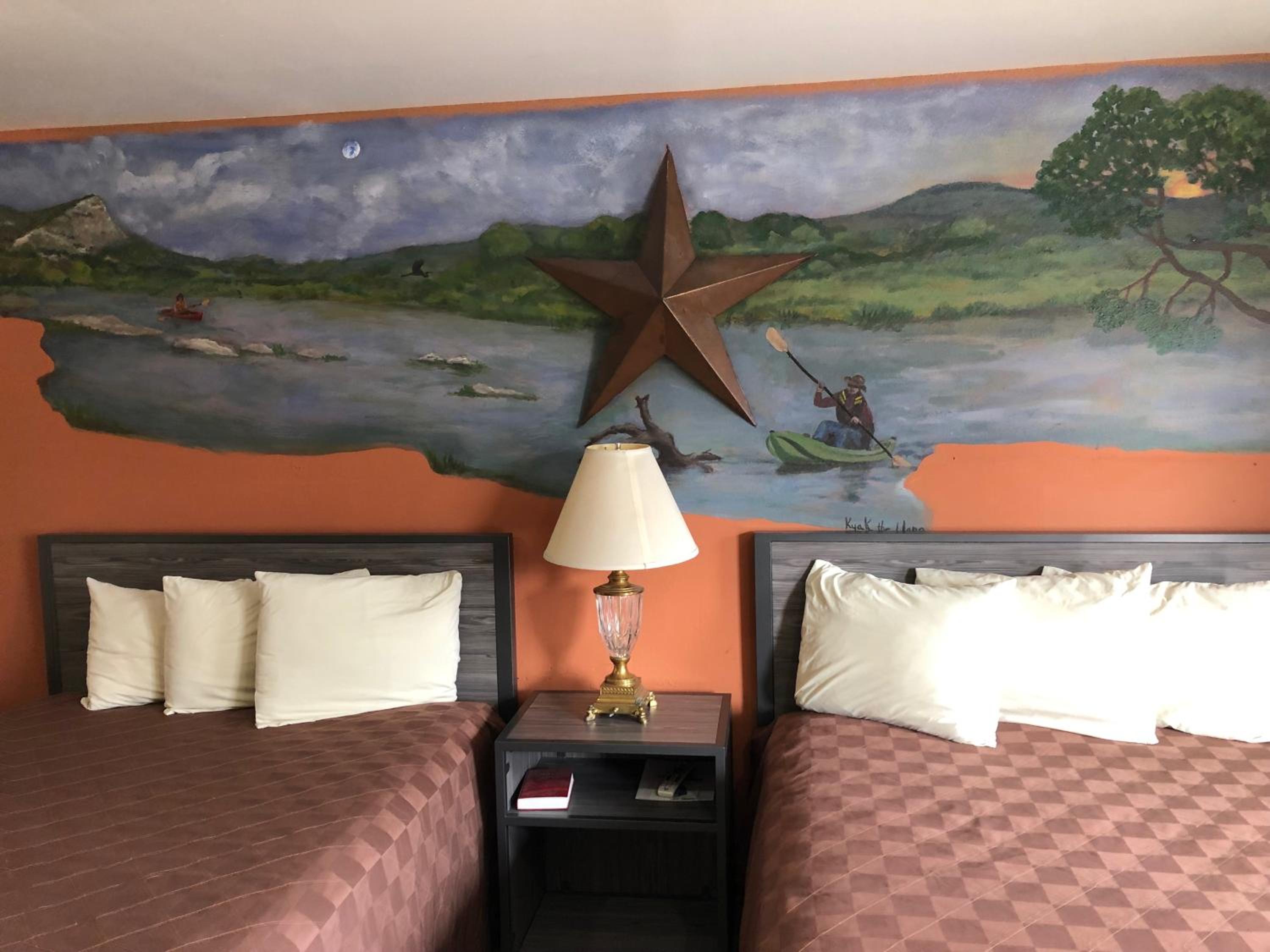 Queen Room with Two Queen Beds - Non-Smoking - Photo 37