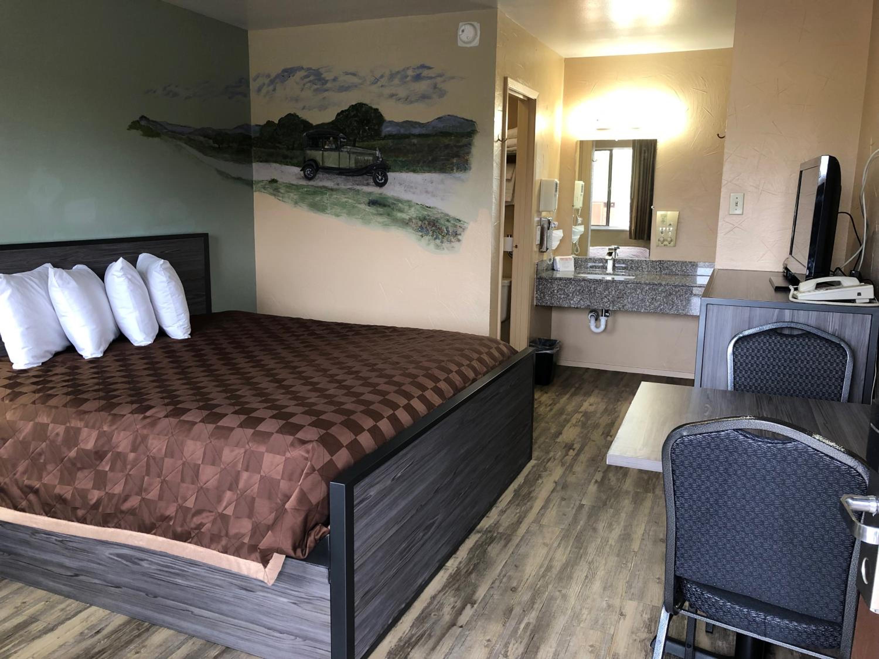 King Room - Non-Smoking - Photo 21