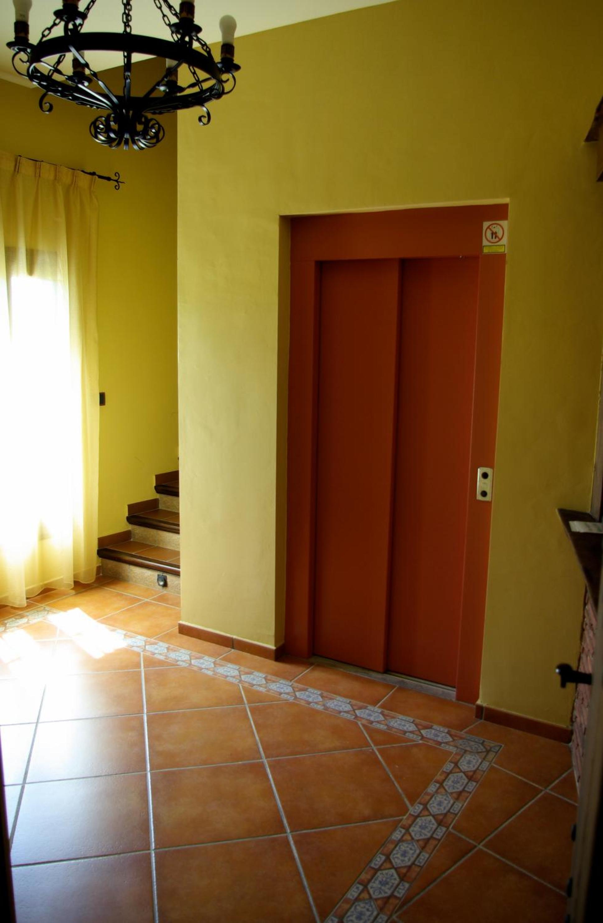 Twin Room - Disability Access - Photo 1
