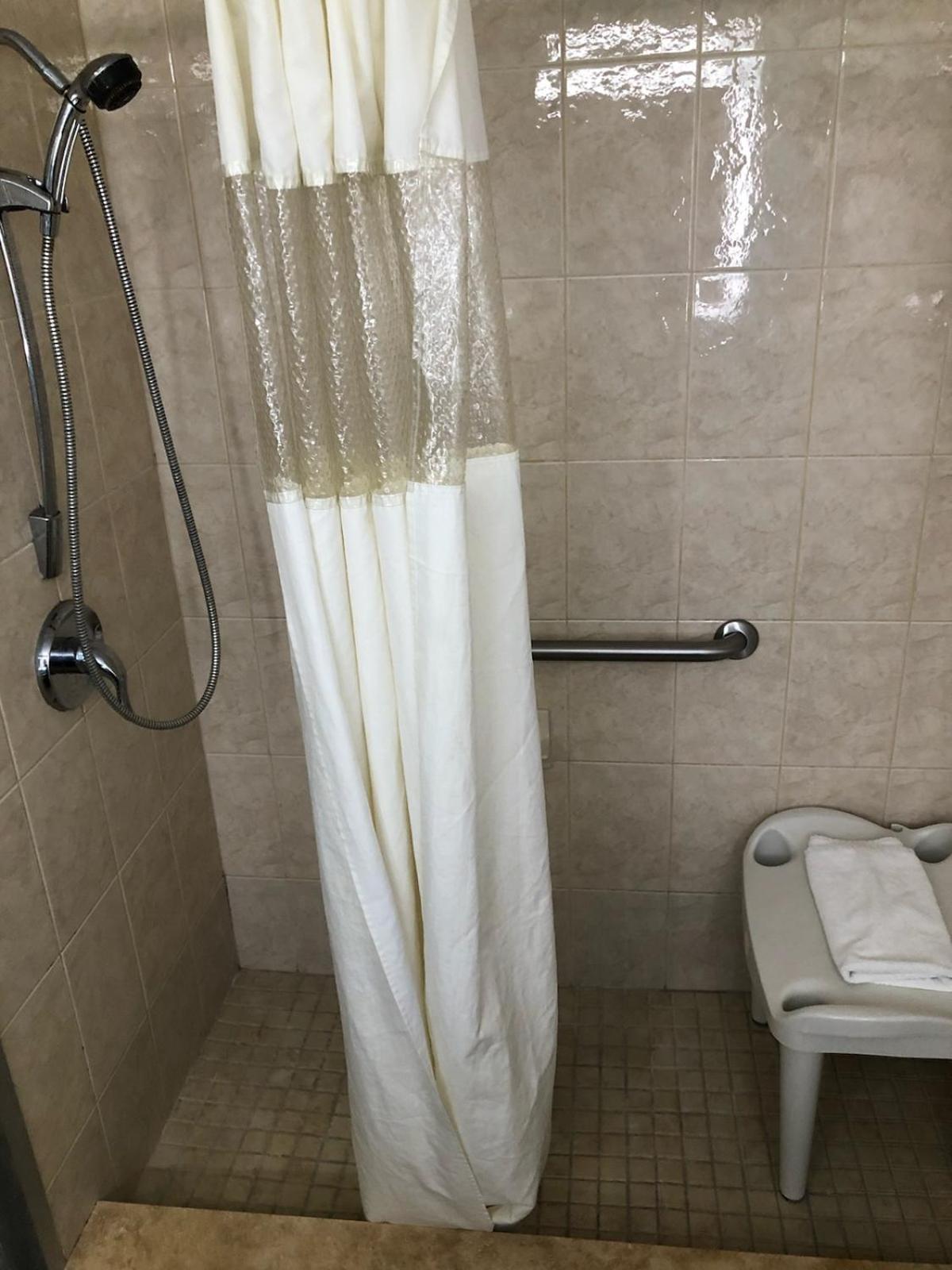 Queen Room with Two Queen Beds - Mobility Access/Non-Smoking photo 2