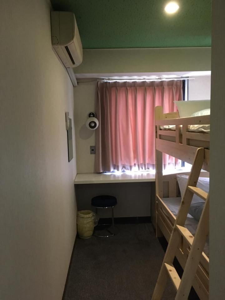 Twin Room with Shared Bathroom photo 1