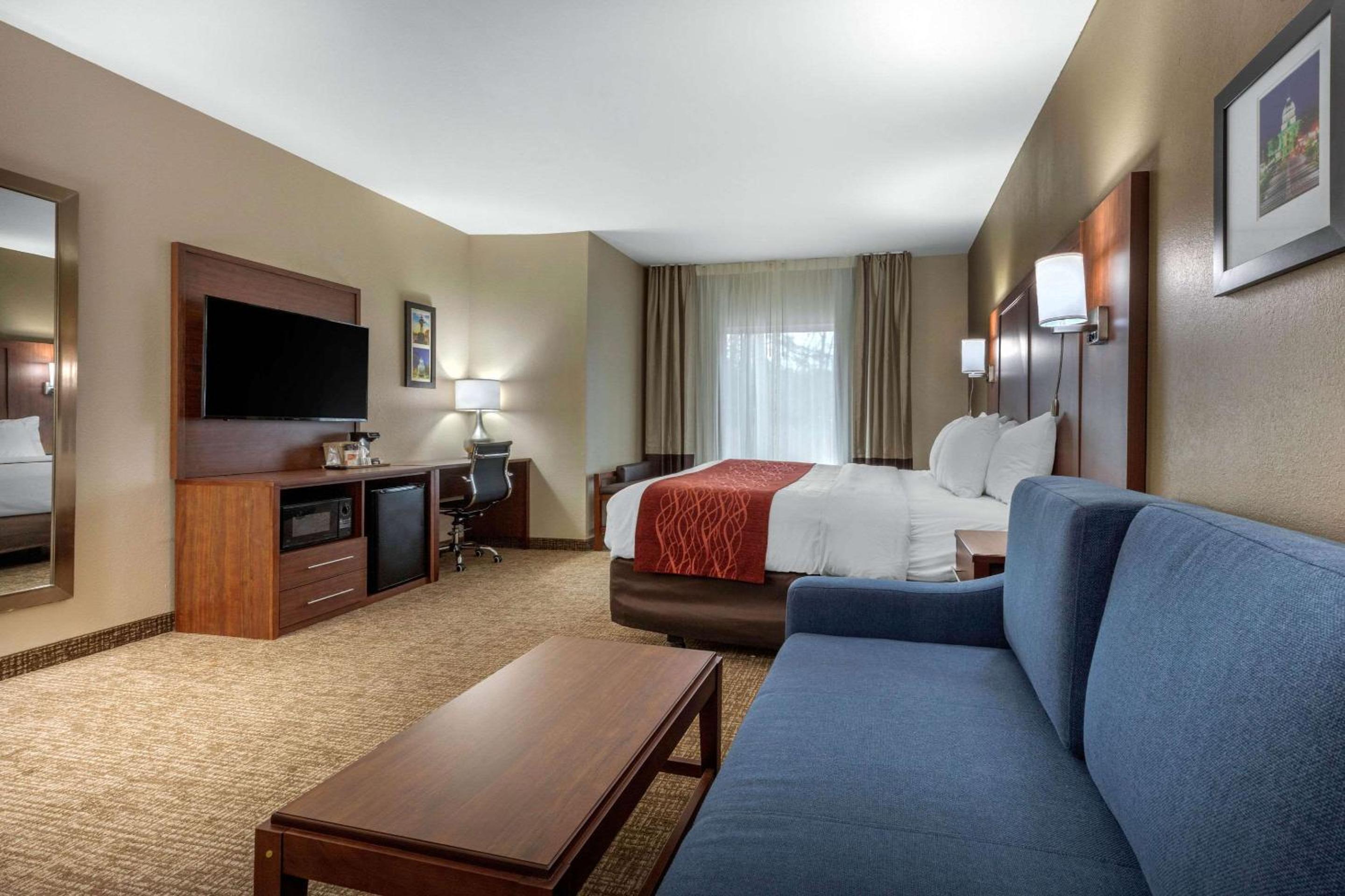 King Suite - Accessible/Non-Smoking - Photo 2