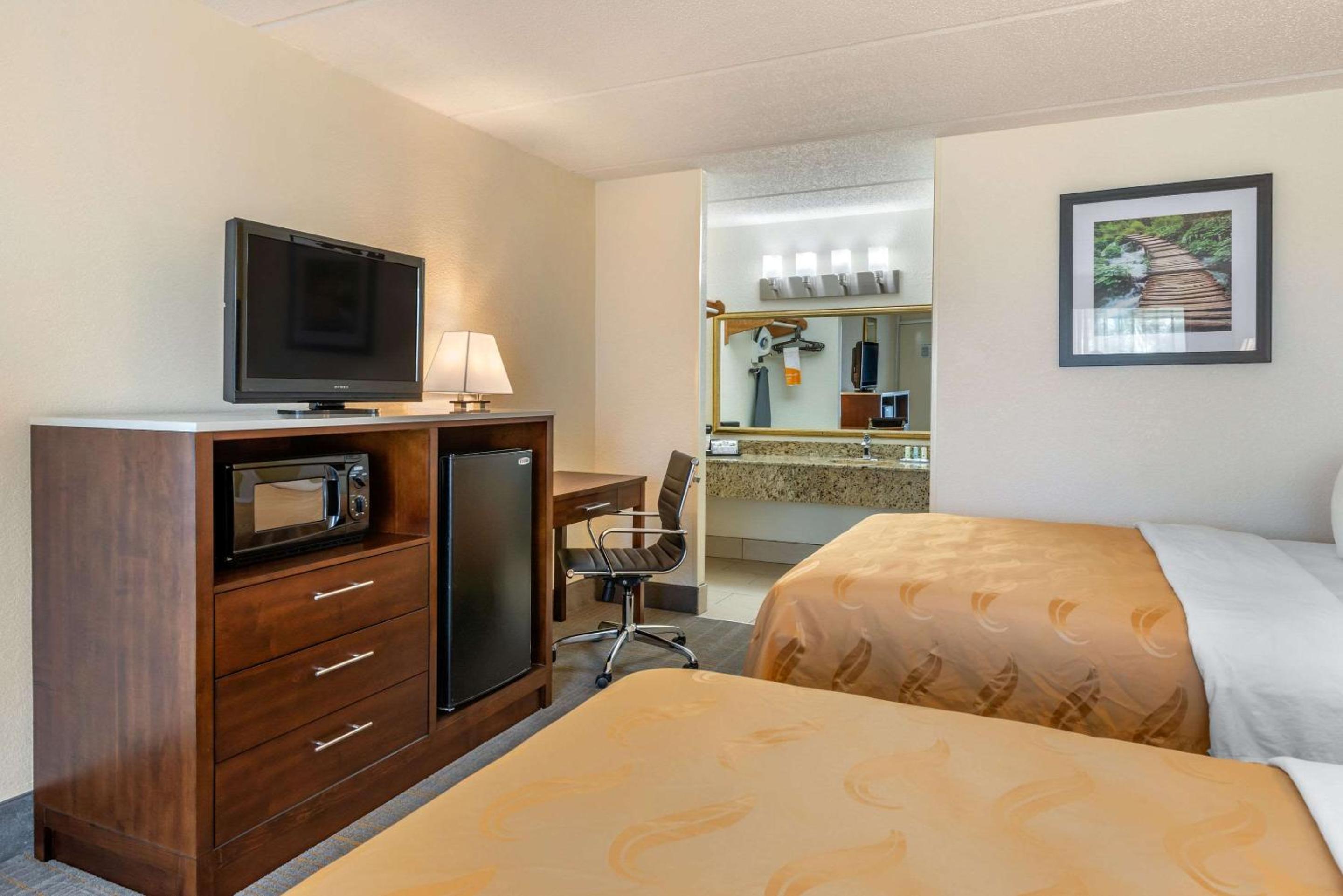 Queen Room with Two Queen Beds - Non-Smoking - Photo 1