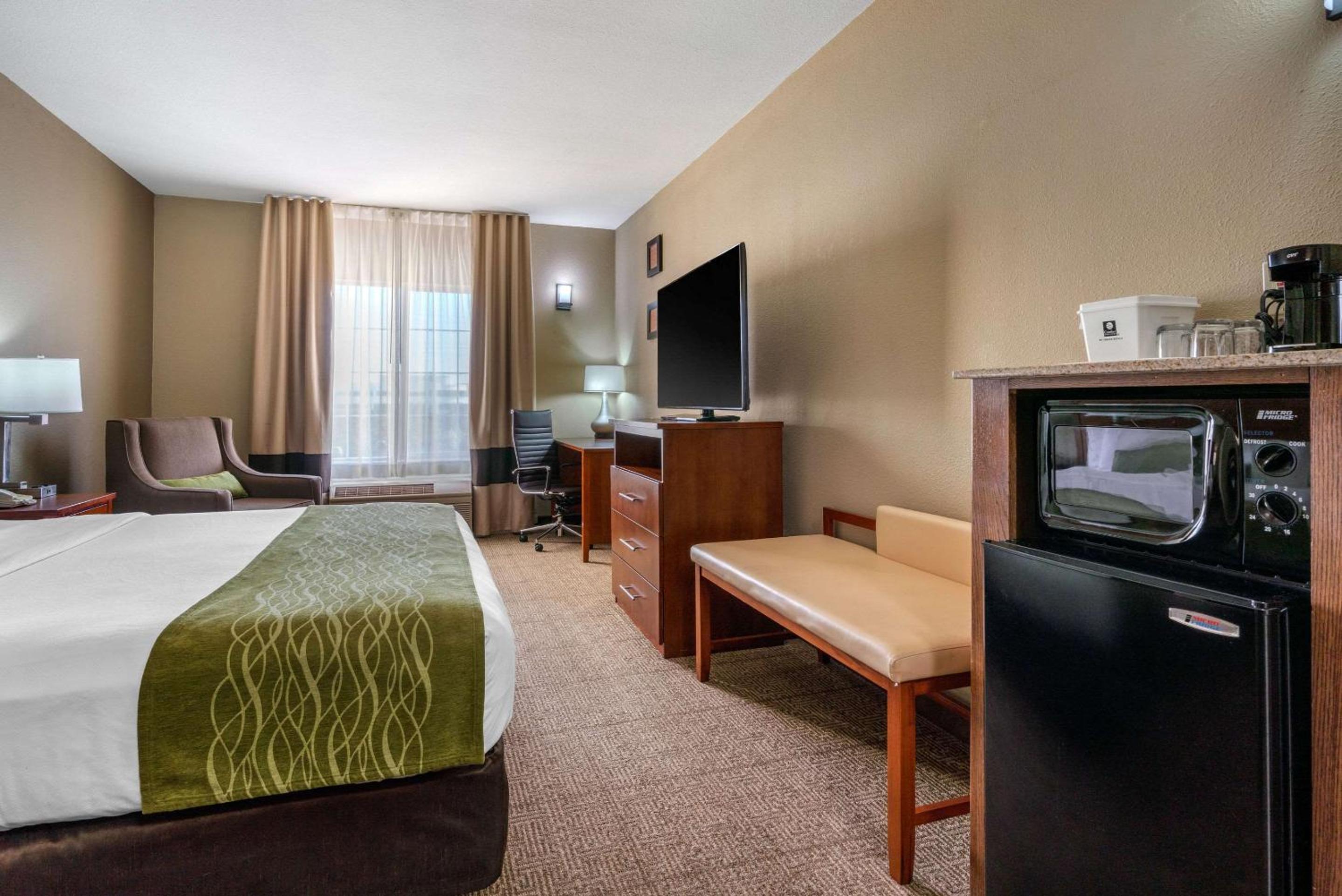 King Room - Non-Smoking - Photo 1