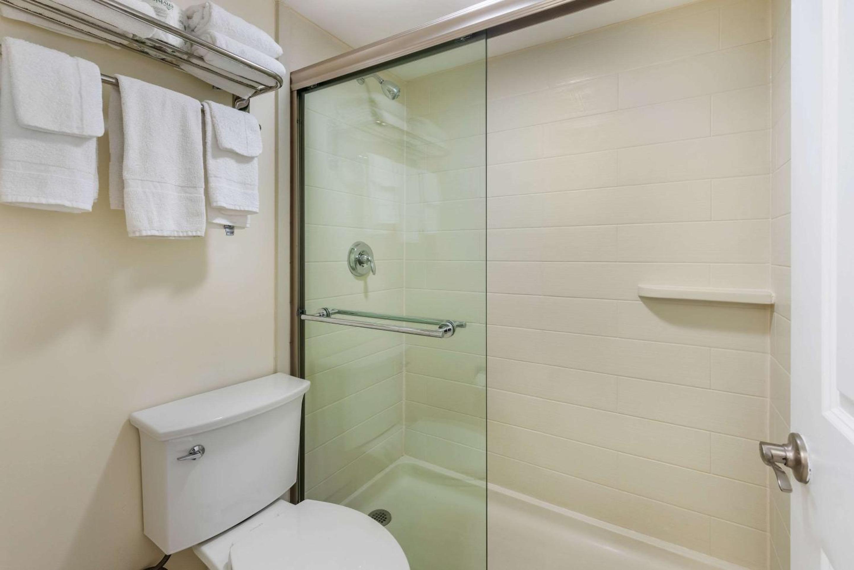 King Room - Accessible/Non-Smoking - Photo 3