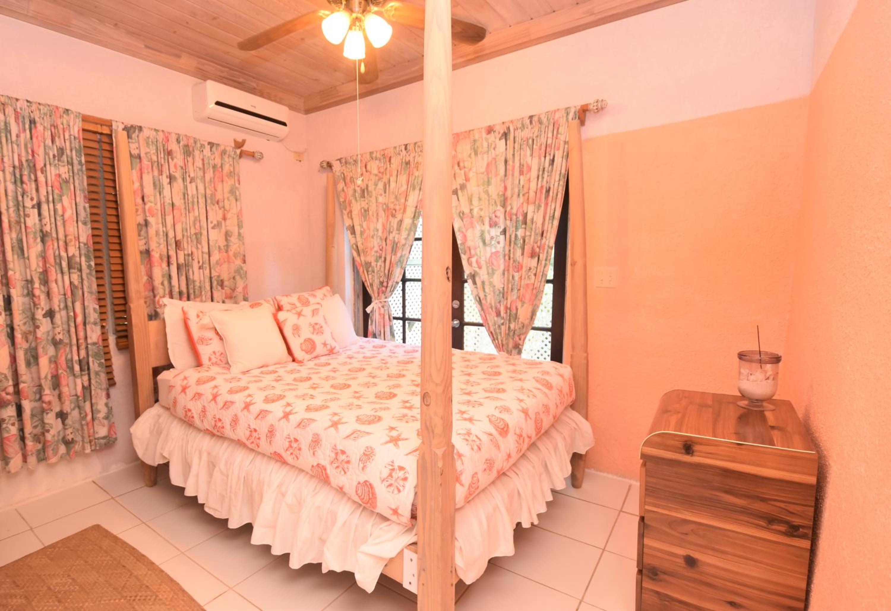 One-Bedroom Suite with Premium Garden View with One Queen Bed photo 1