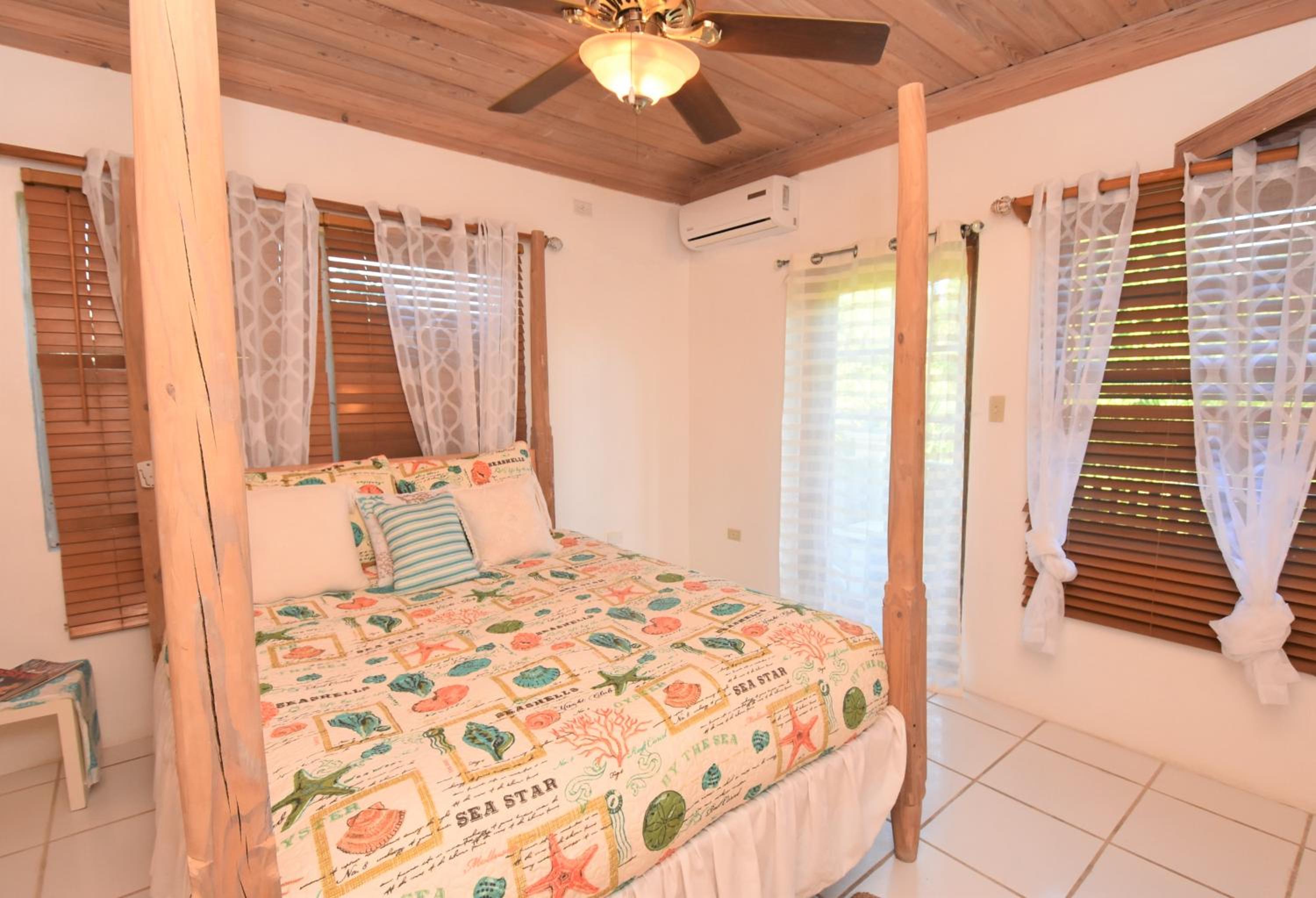 One-Bedroom Suite with Balcony with One Queen Bed photo 3