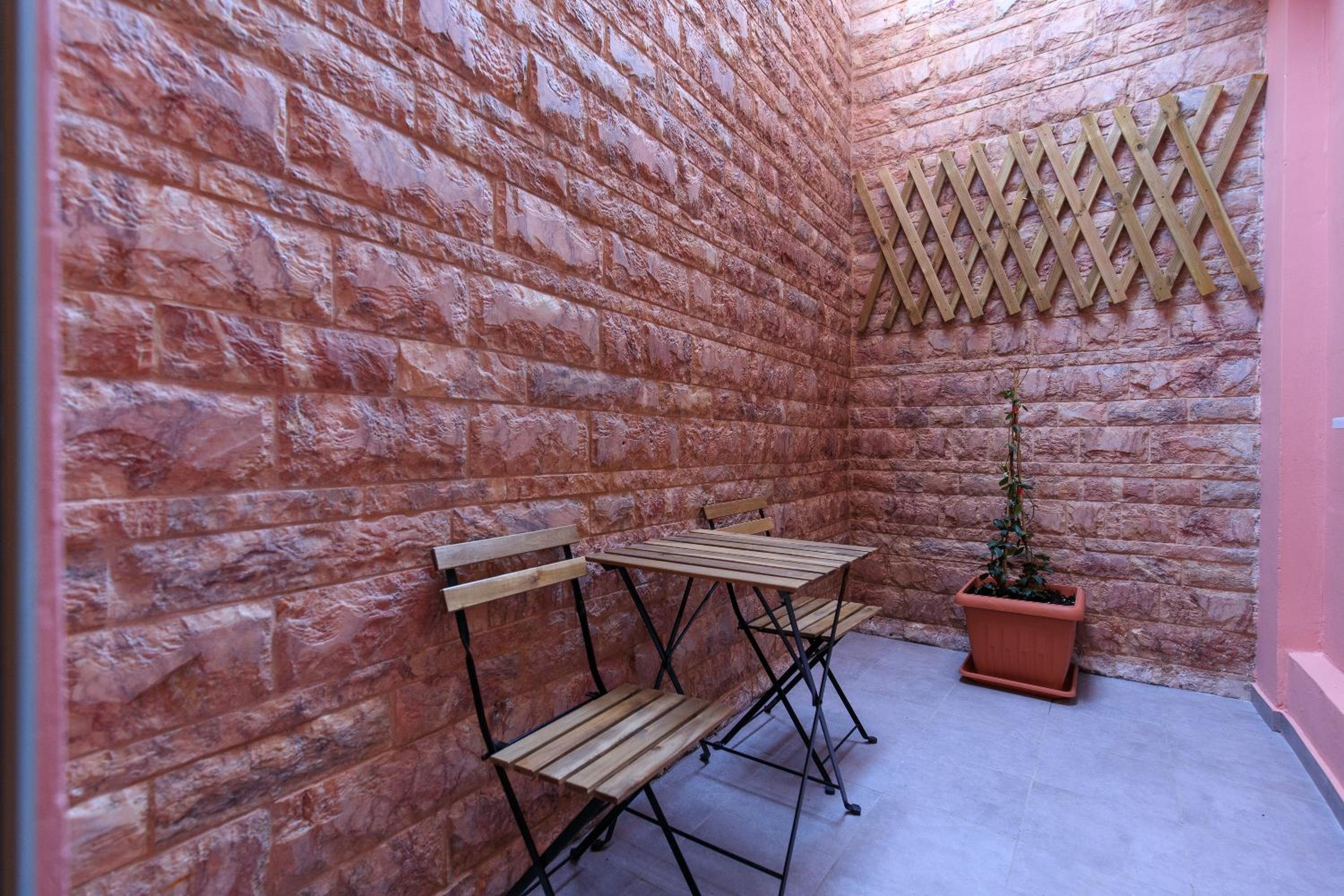 Studio Apartment photo 2