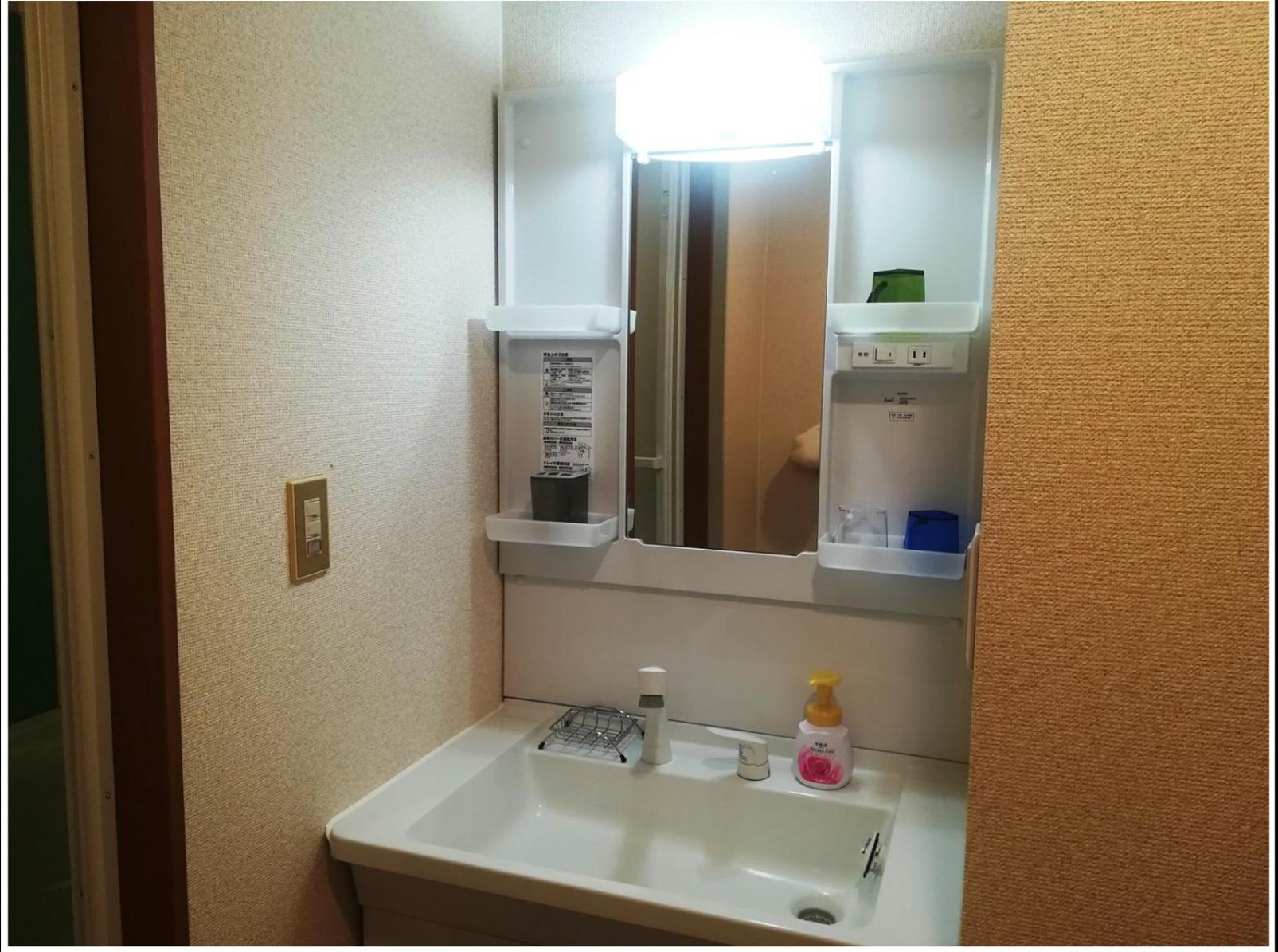 Deluxe Room (2 Adults + 1 Child) - Photo 13
