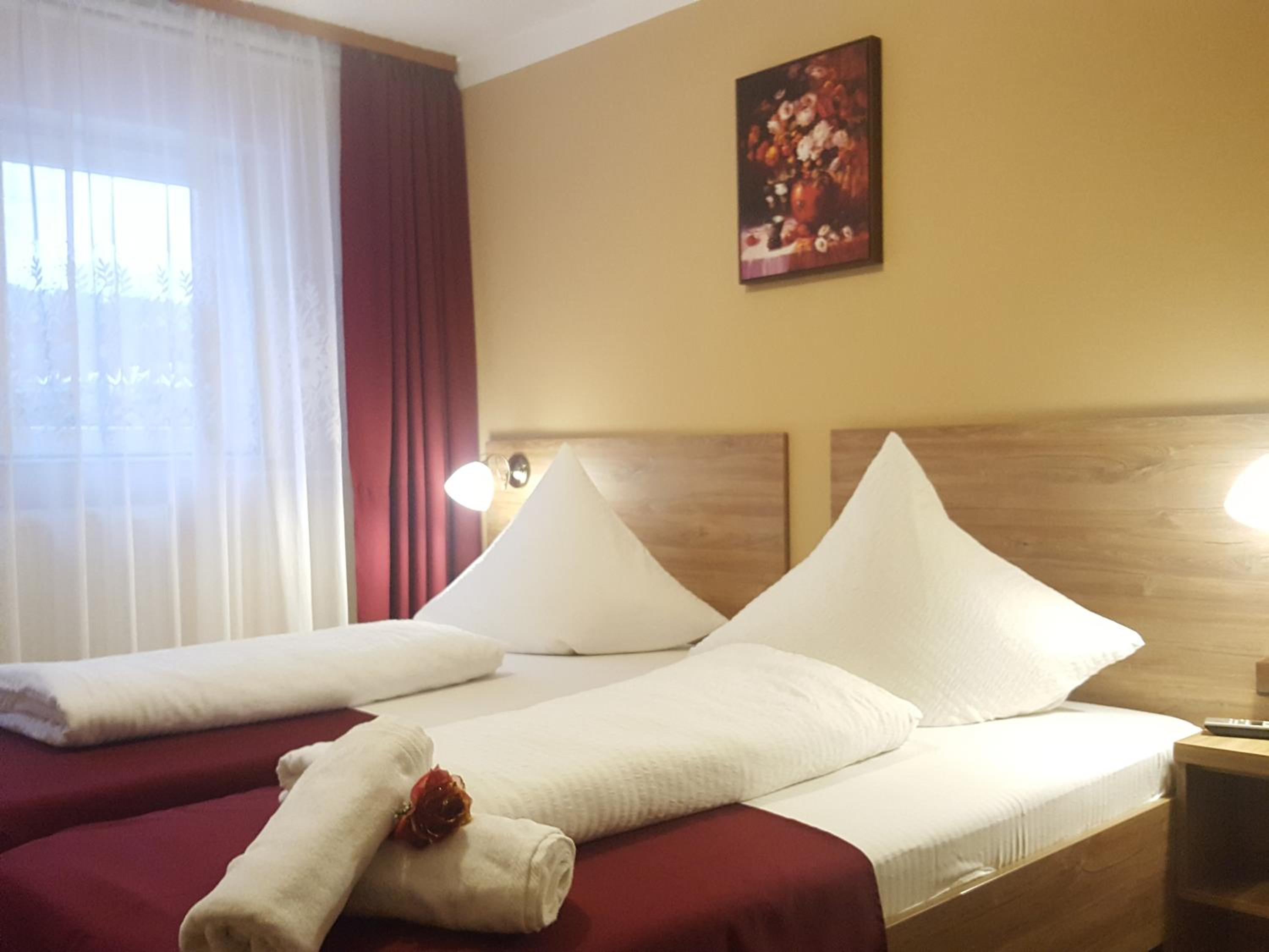 Double or Twin Room - Photo 6