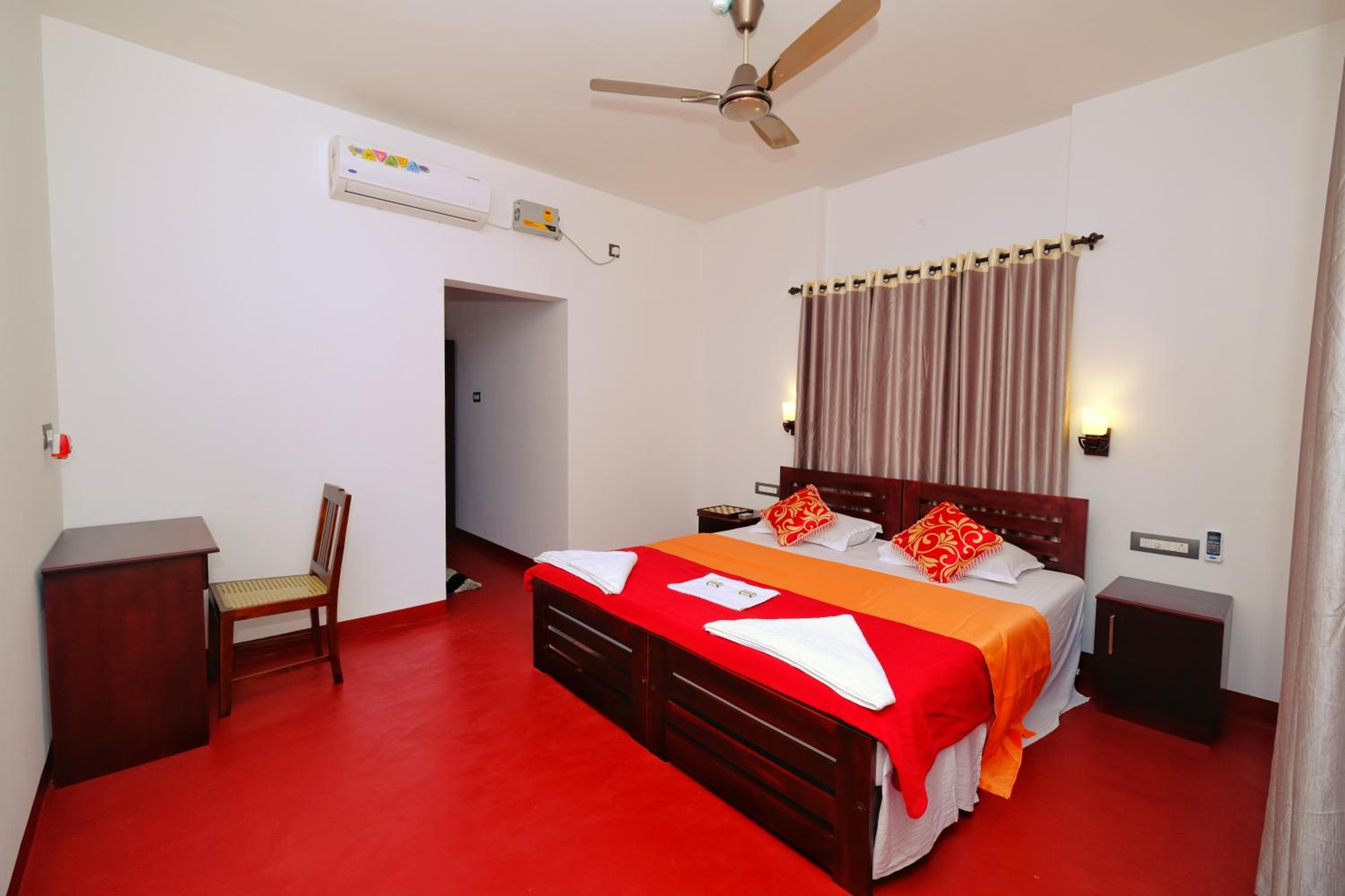 Deluxe Double Room (2 Adults + 1 Child)