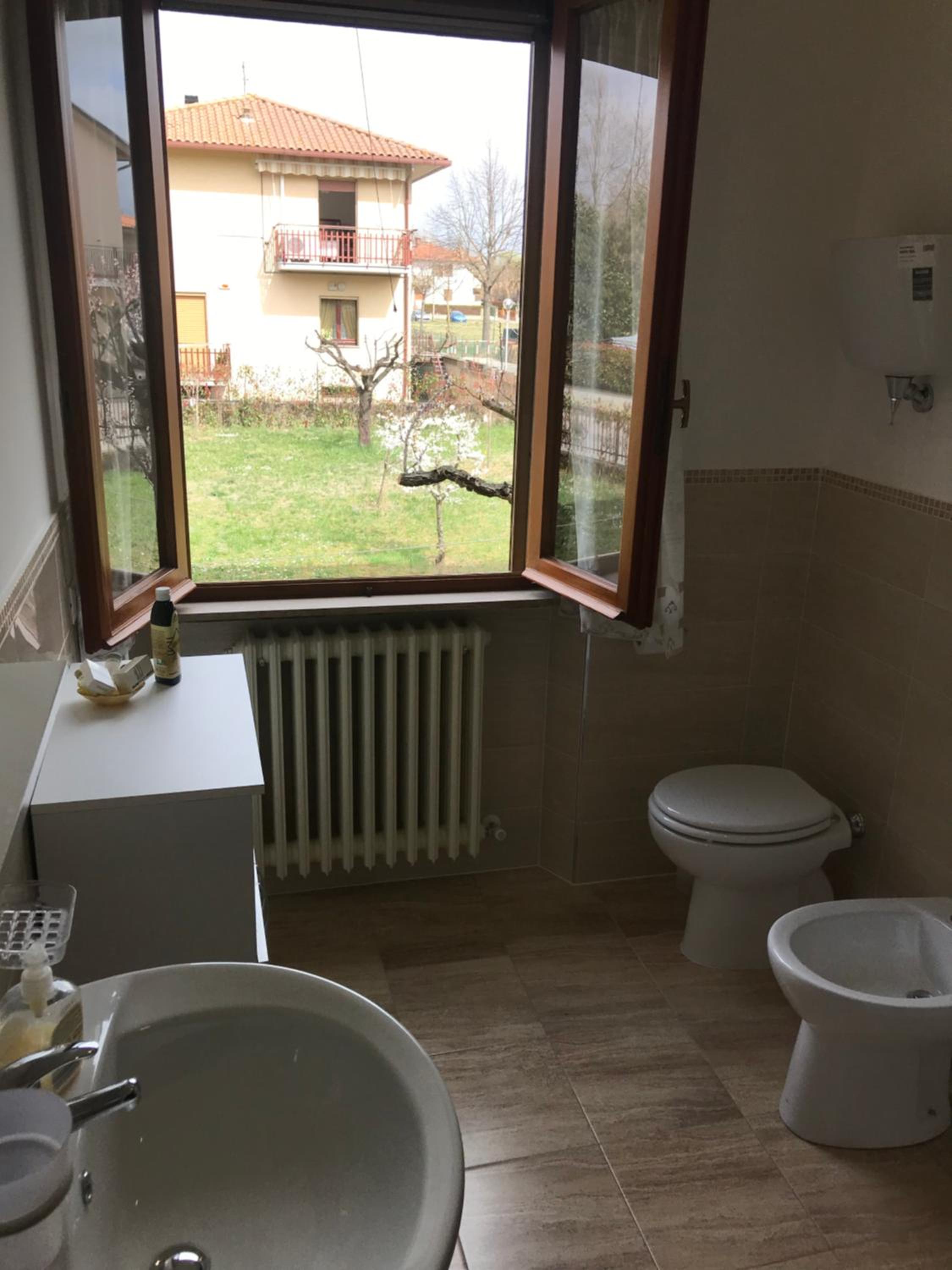 Two-Bedroom House - Photo 4
