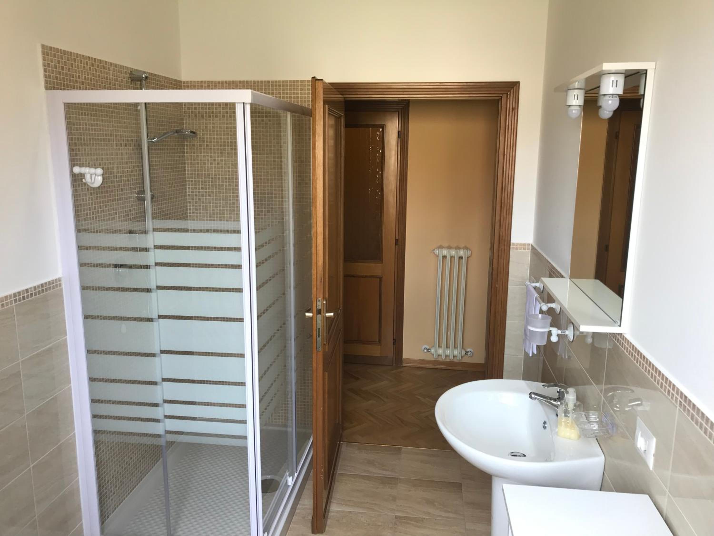 Two-Bedroom House - Photo 2