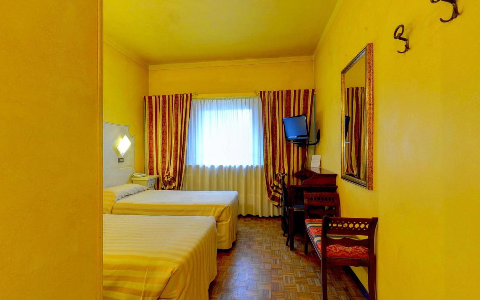 Twin Room - Photo 1