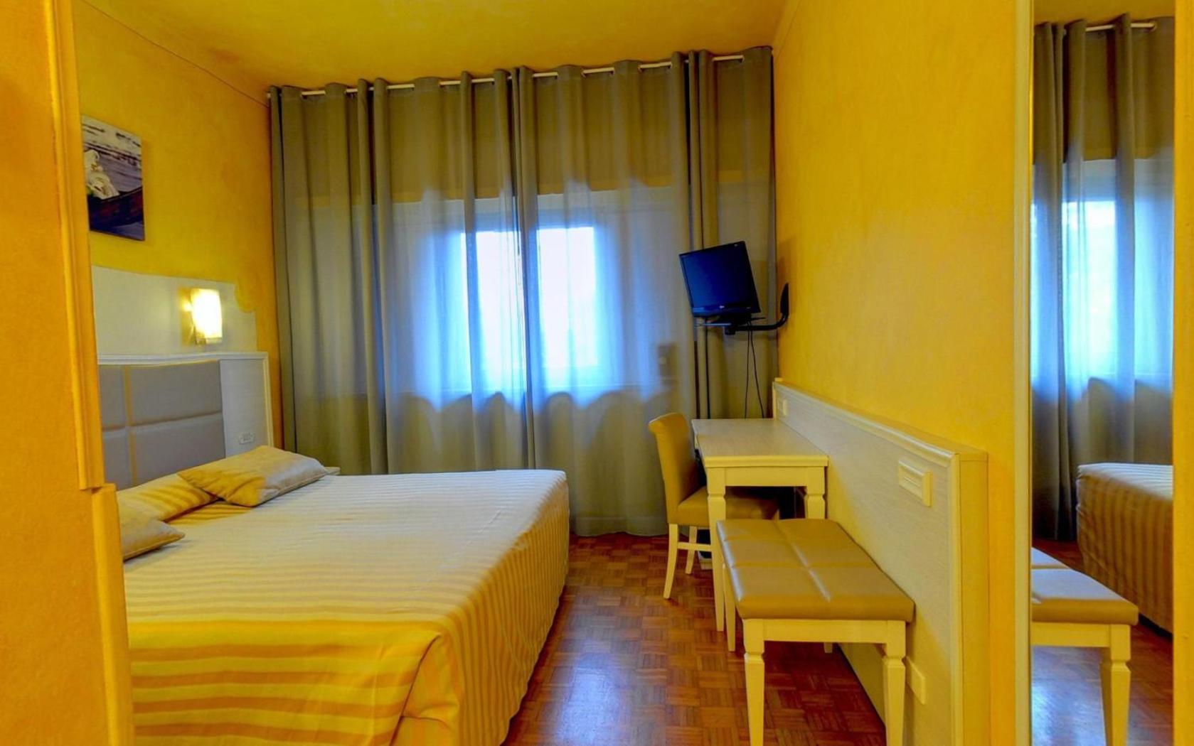 Double Room - Photo 8