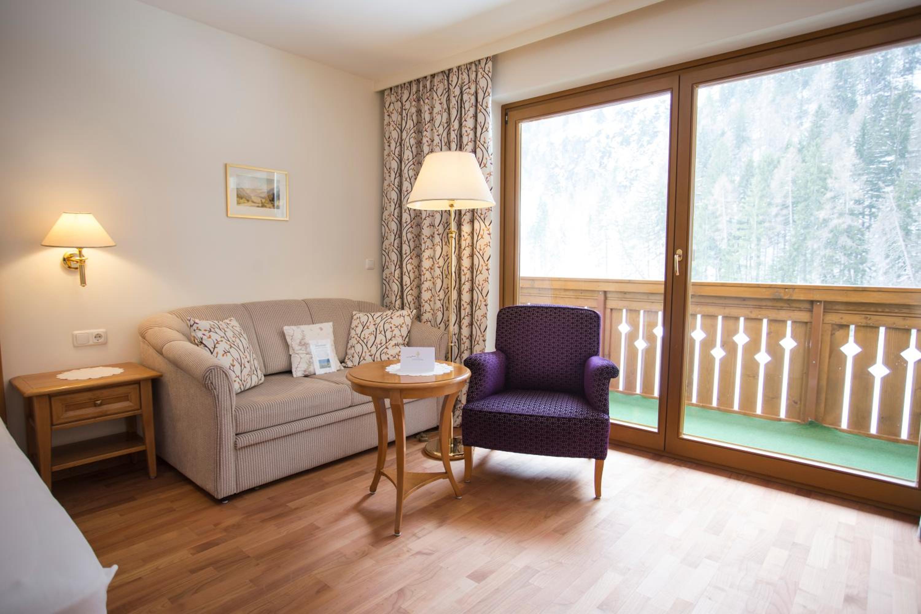 Superior Double Room with Lake View - Photo 9