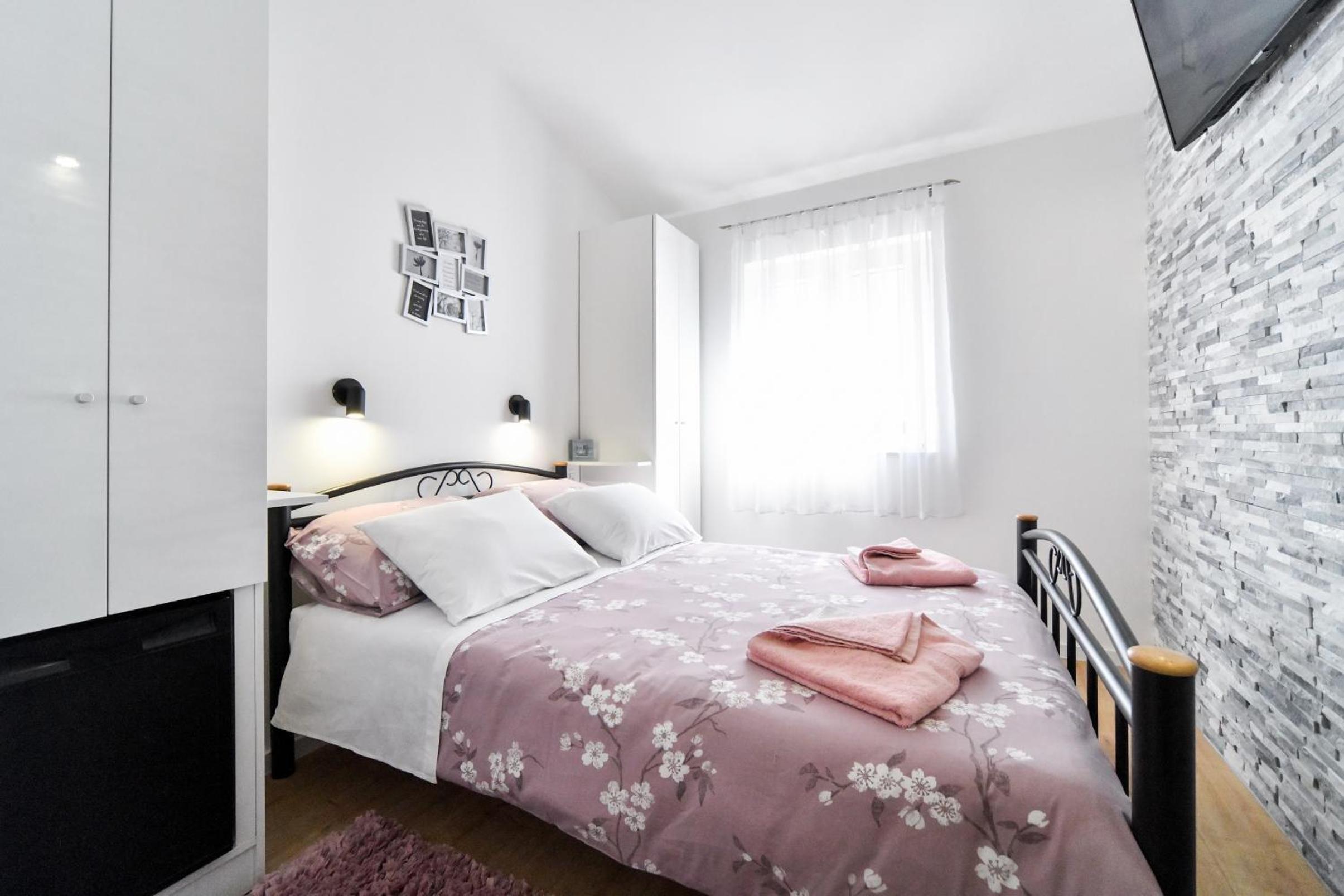 Double Room with Private Bathroom photo 2
