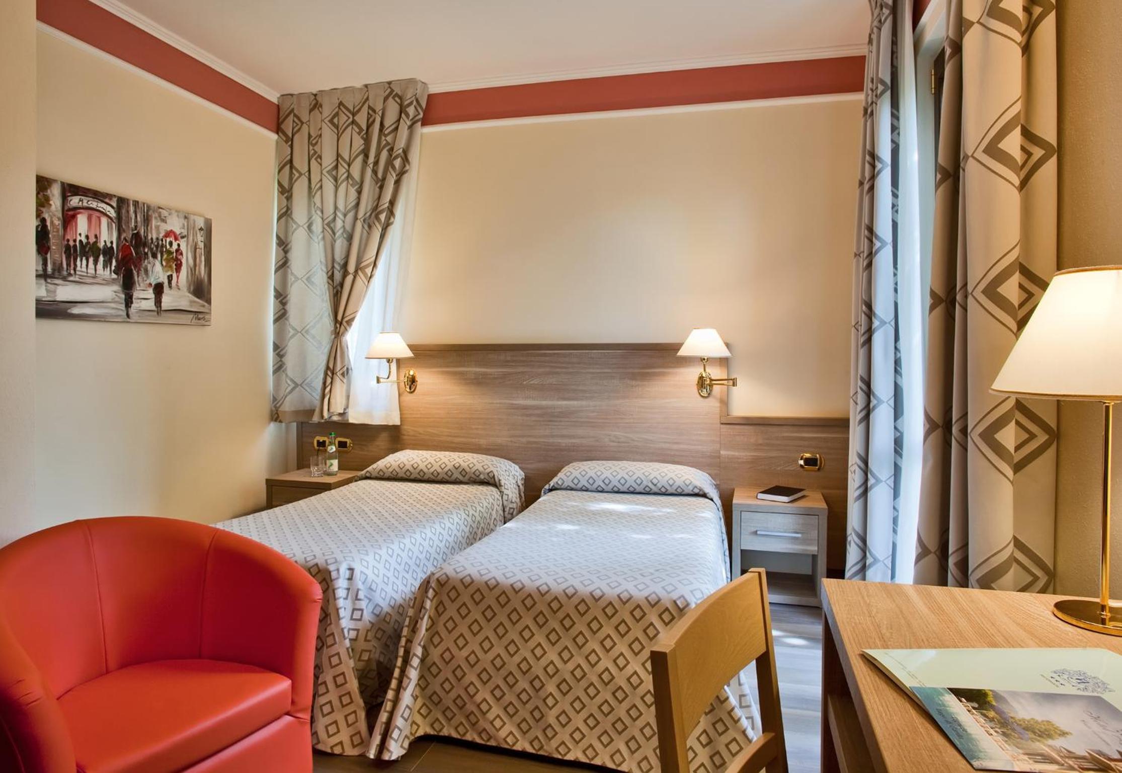 Double or Twin Room - Photo 11
