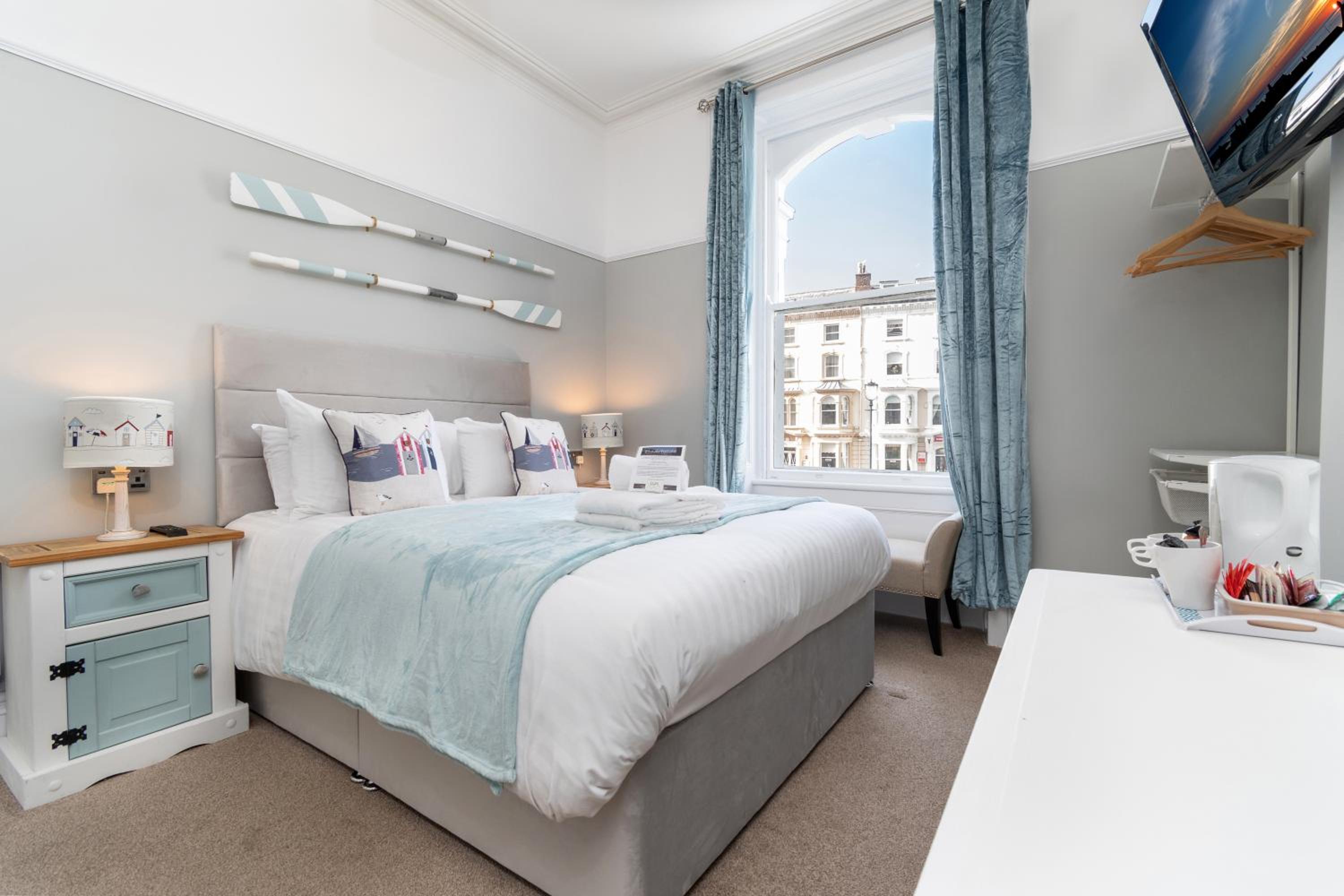 King Room with Pier and Partial Sea Views photo 1