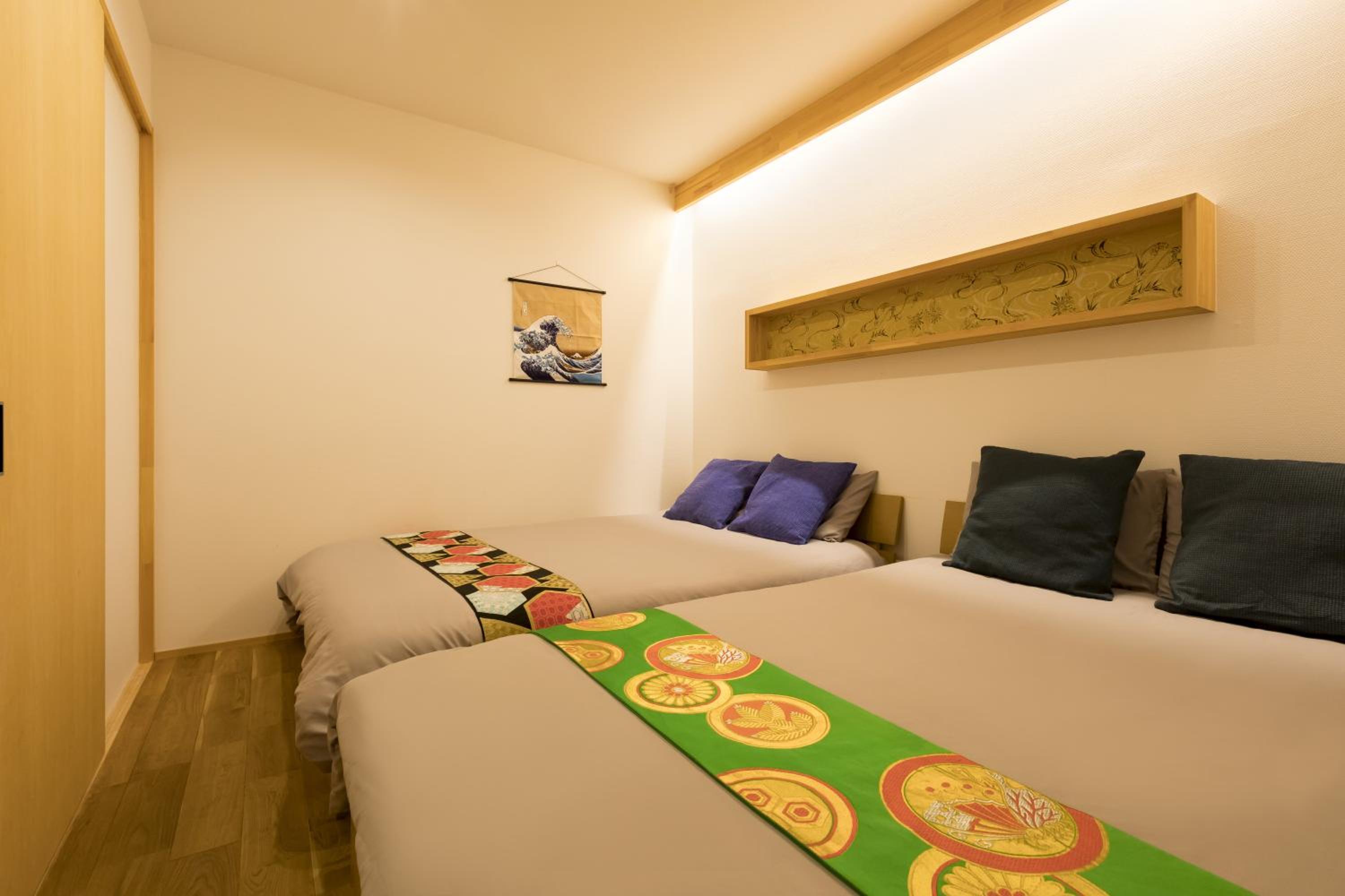 Standard Family Room - Photo 8