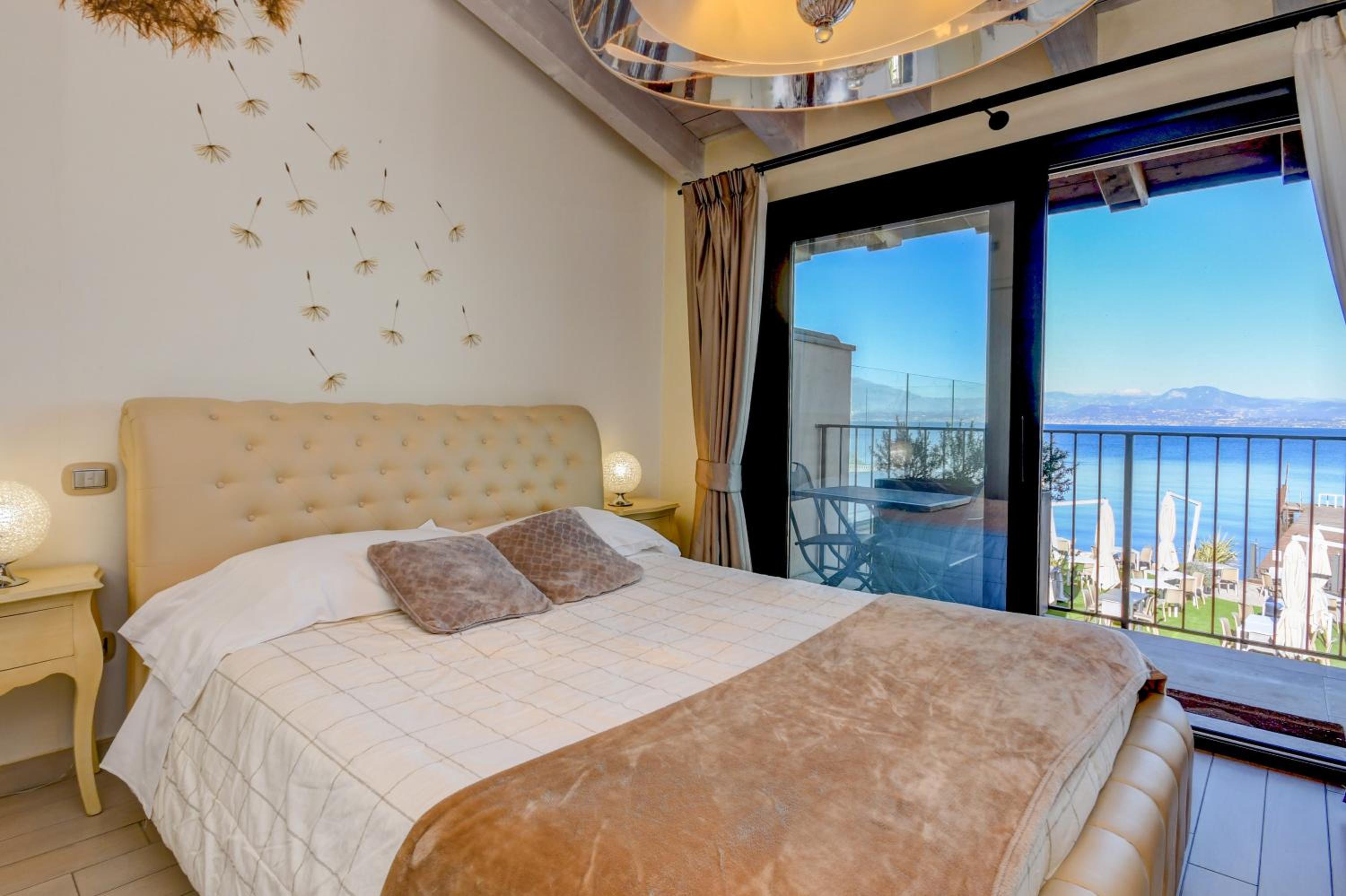 Deluxe Double Room with Balcony and Lake View - Photo 1