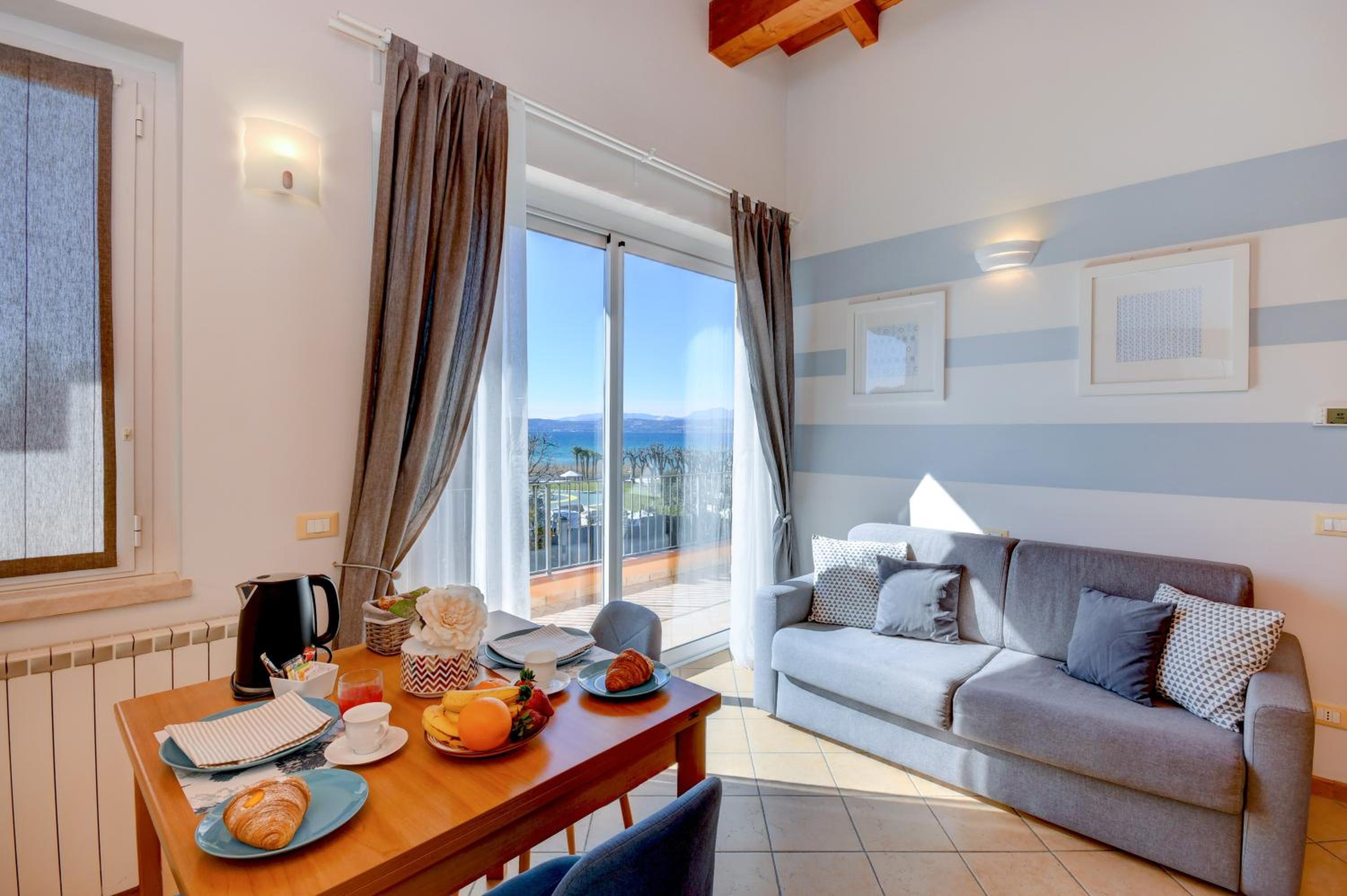 One-Bedroom Apartment with Partial Lake View photo 1