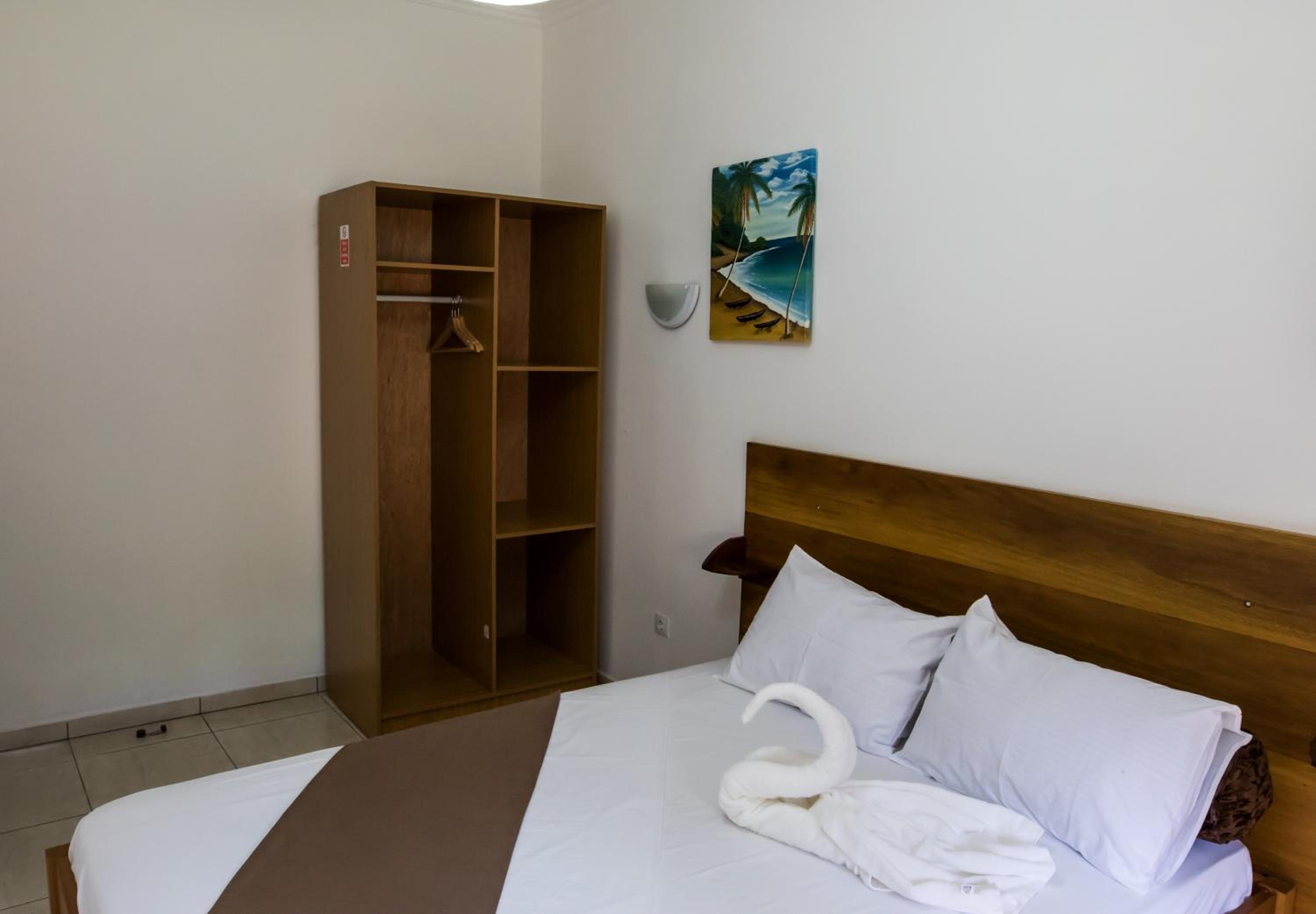 Deluxe Double Room (2 Adults + 1 Child) photo 2