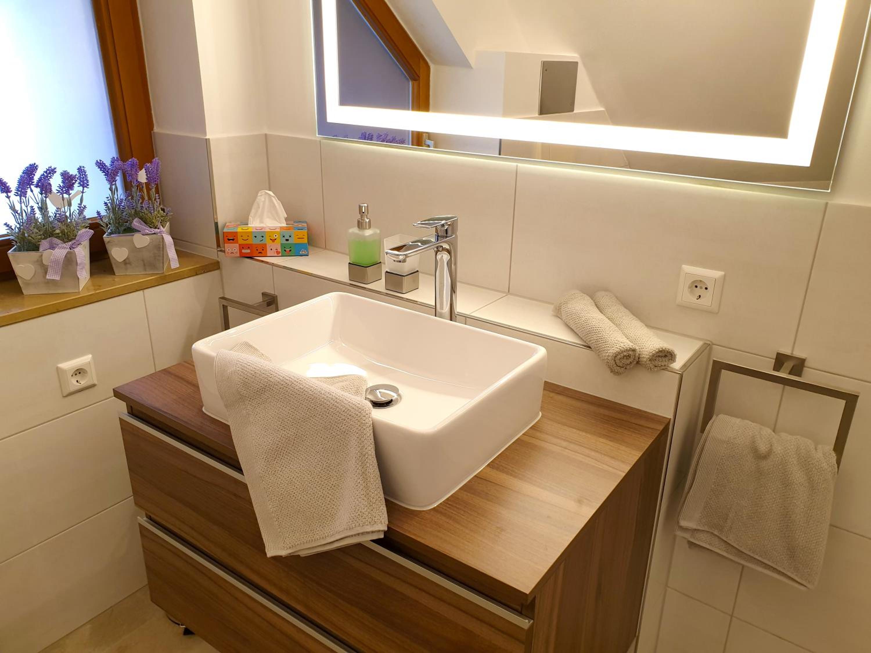 Apartment with Balcony - Photo 34