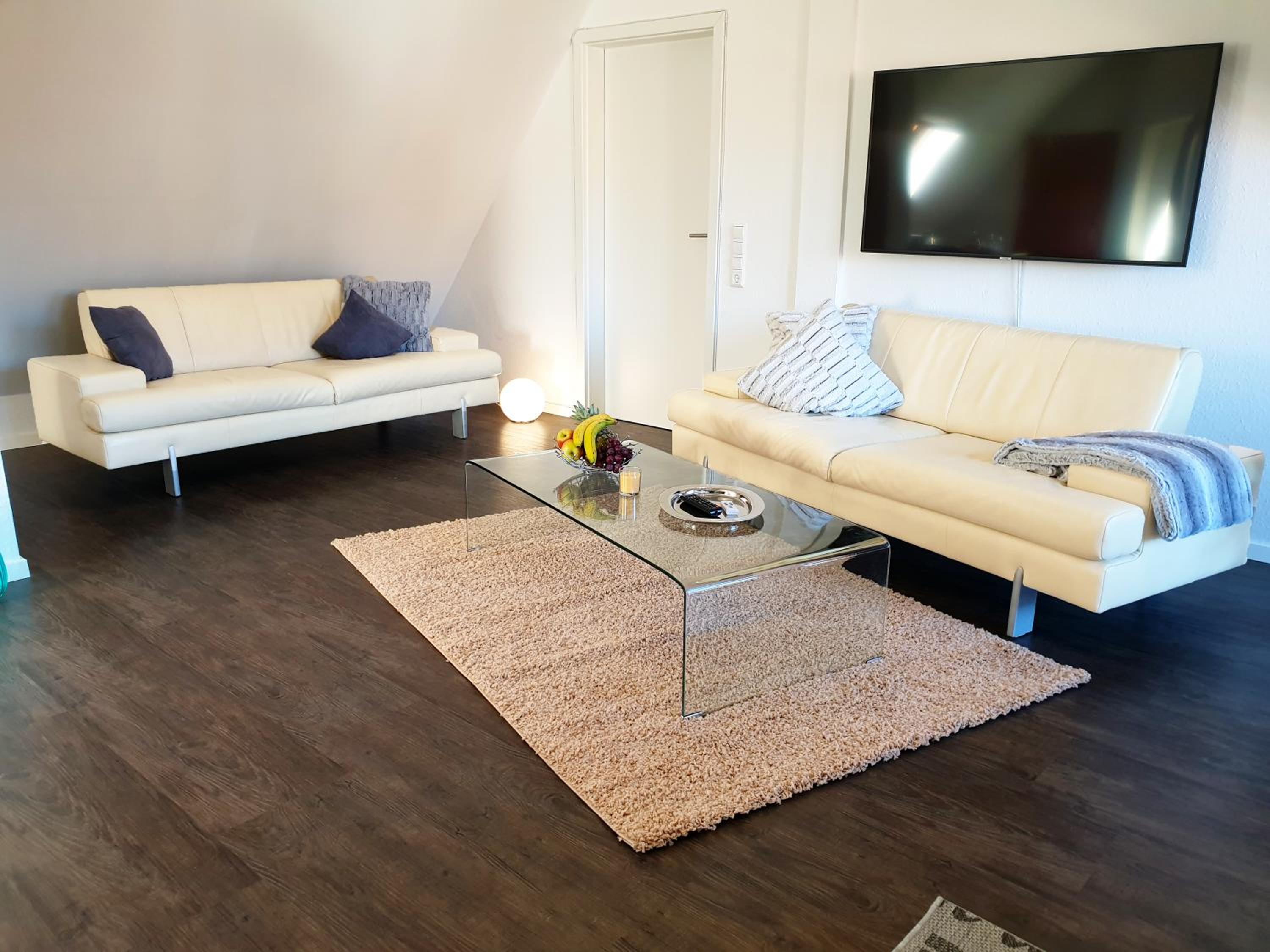 Apartment with Balcony - Photo 5